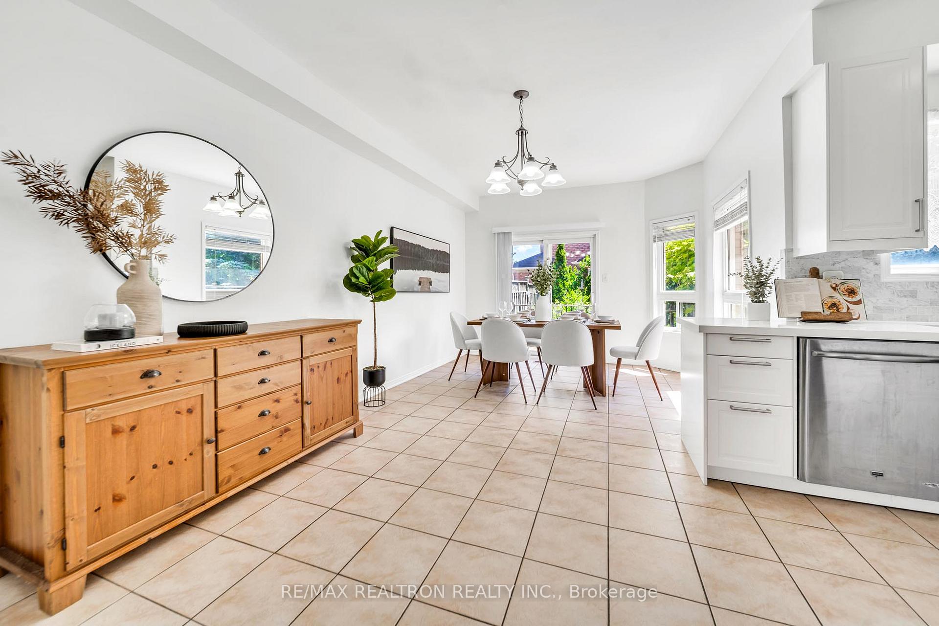 Photo 12 of 19 Naughton Drive, Richmond Hill, Westbrook — HOMEH