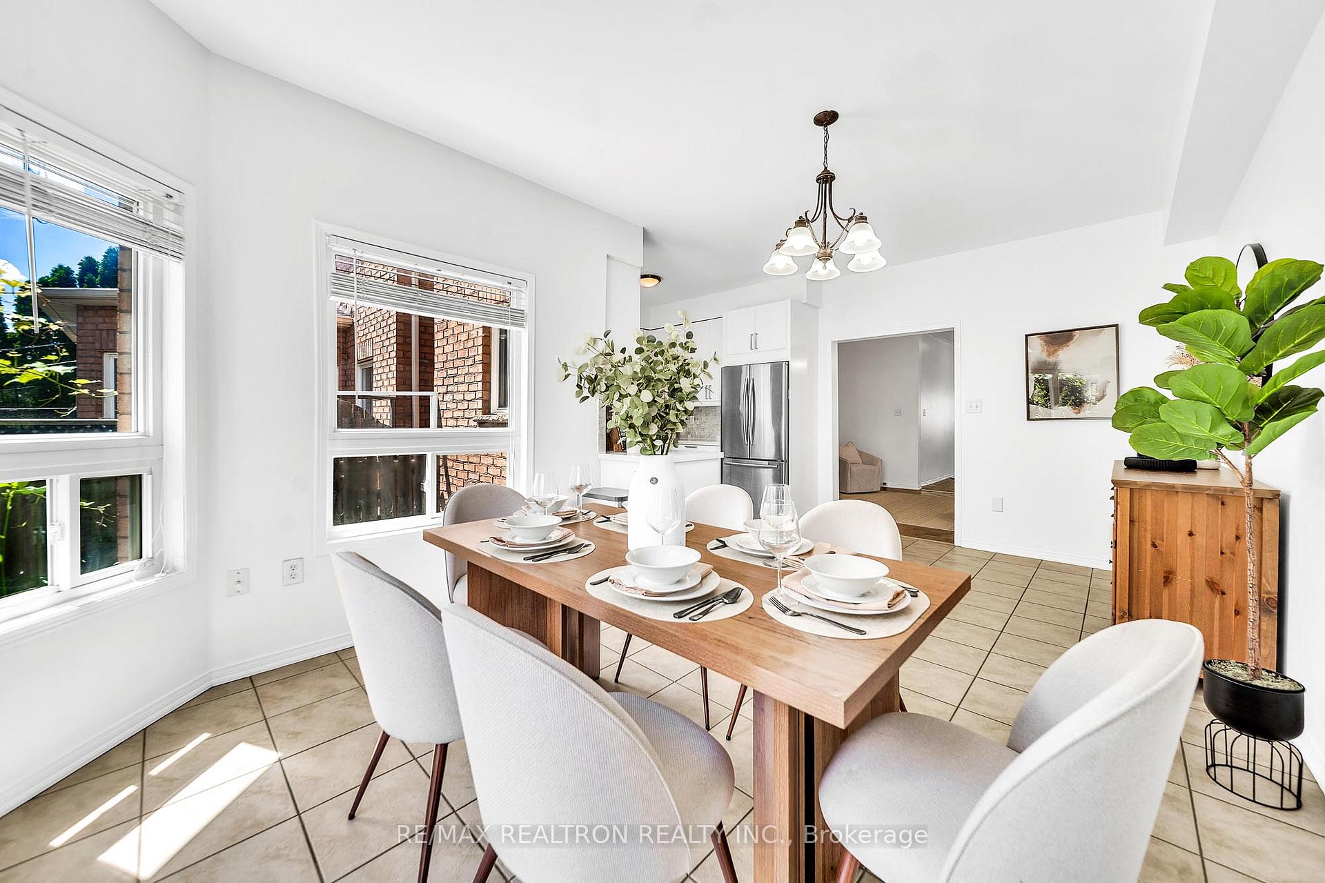 Photo 17 of 19 Naughton Drive, Richmond Hill, Westbrook — HOMEH