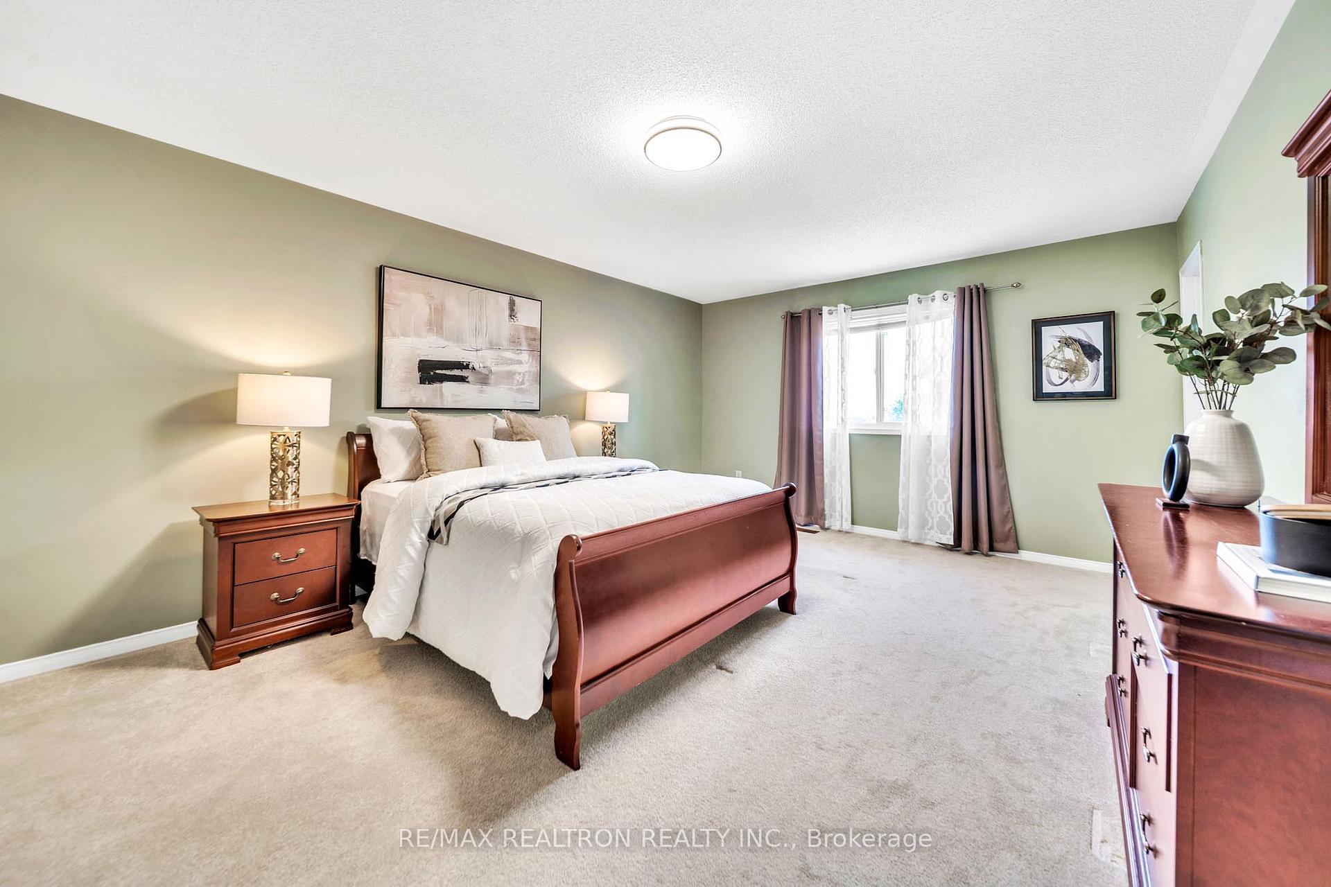 Photo 21 of 19 Naughton Drive, Richmond Hill, Westbrook — HOMEH