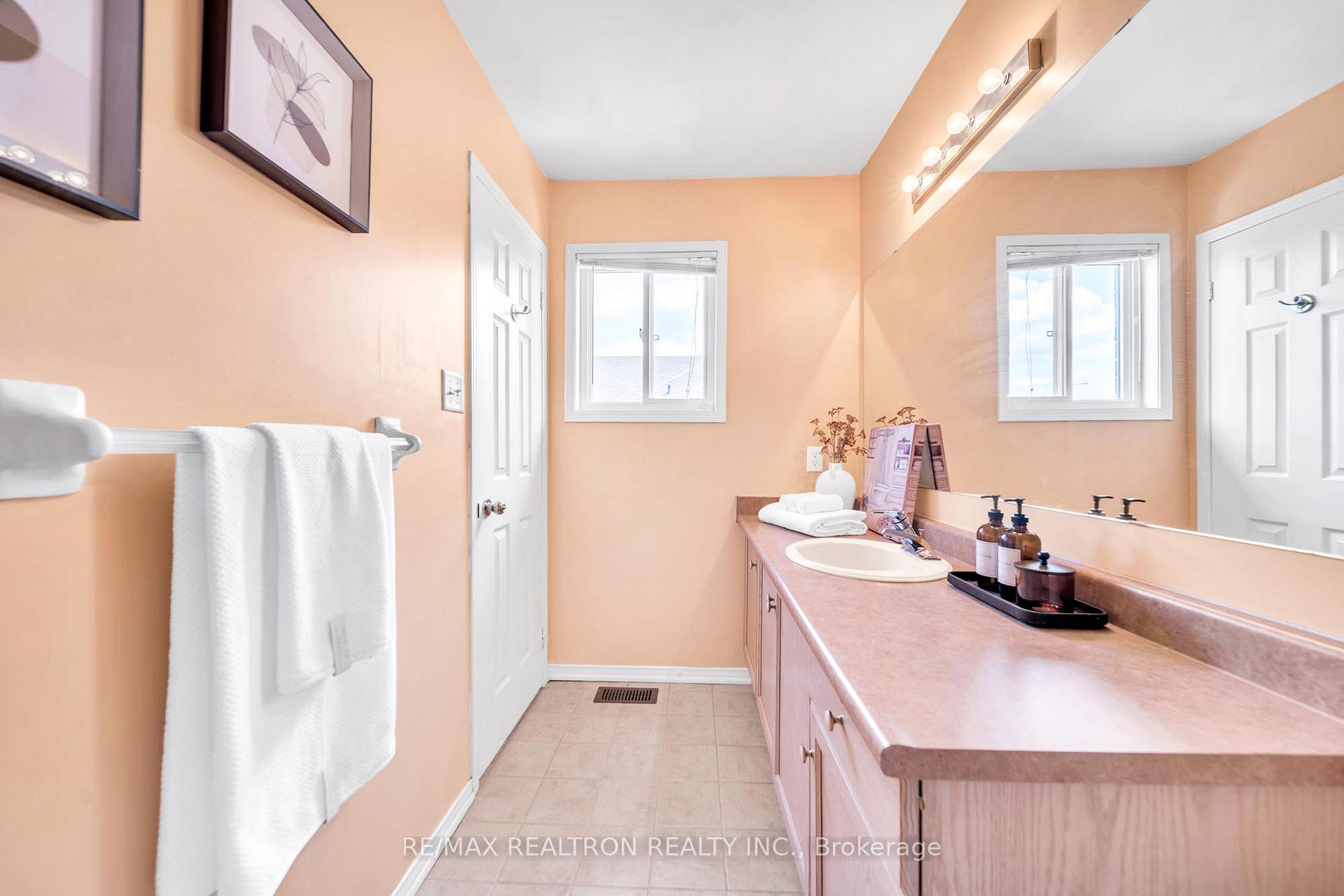 Photo 24 of 19 Naughton Drive, Richmond Hill, Westbrook — HOMEH