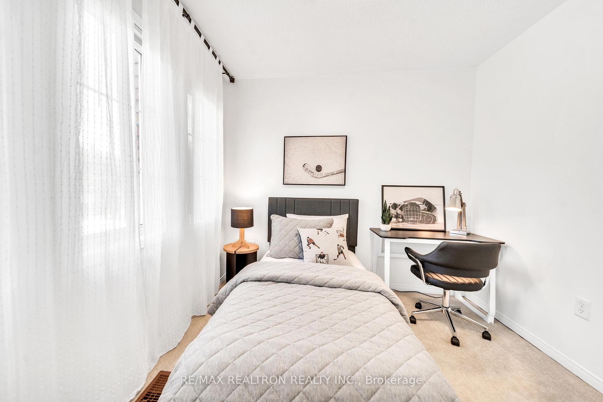 Photo 26 of 19 Naughton Drive, Richmond Hill, Westbrook — HOMEH