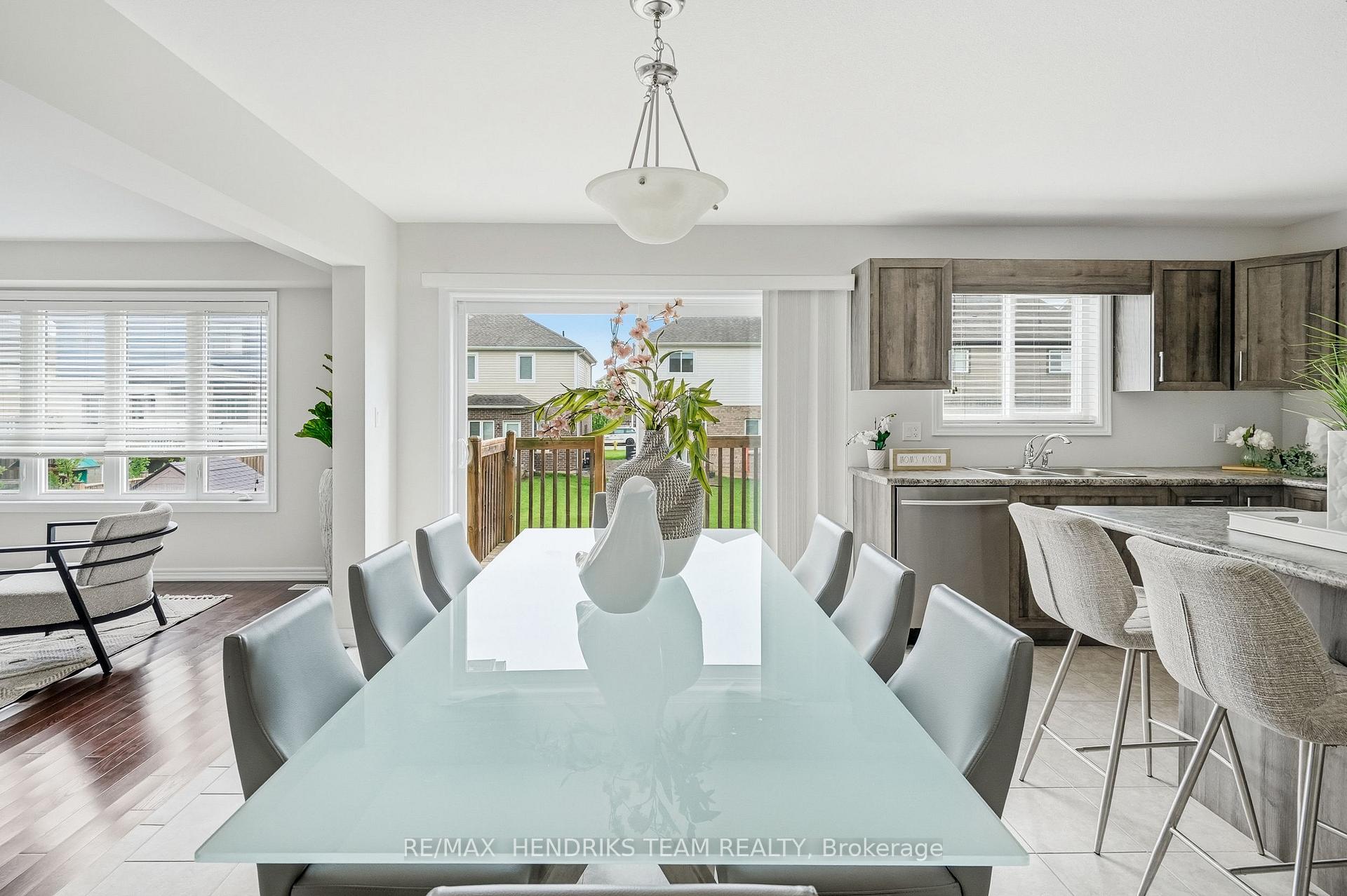 Photo 14 of 12 Riley Avenue, Pelham, Fonthill — HOMEH