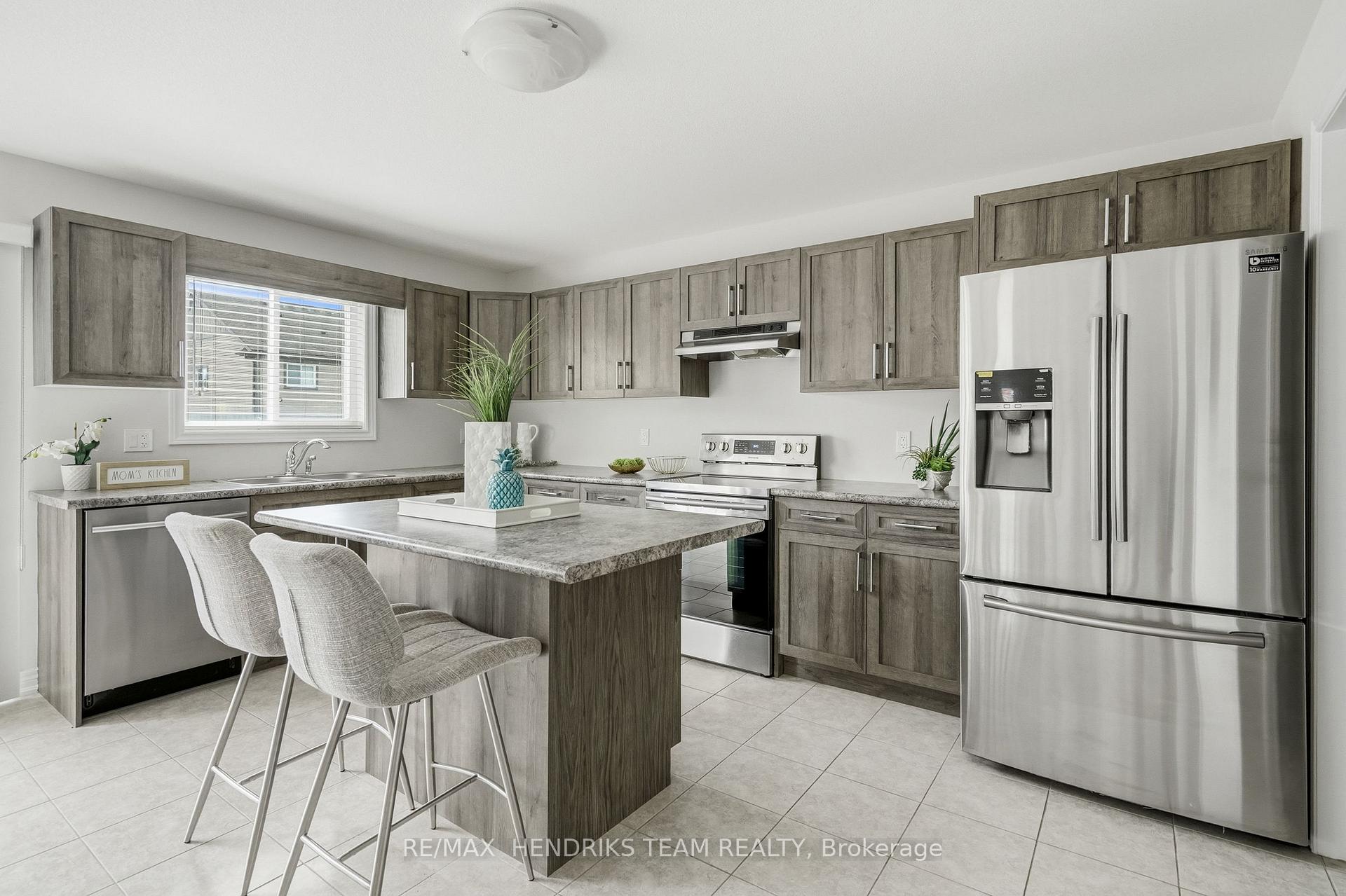 Photo 16 of 12 Riley Avenue, Pelham, Fonthill — HOMEH