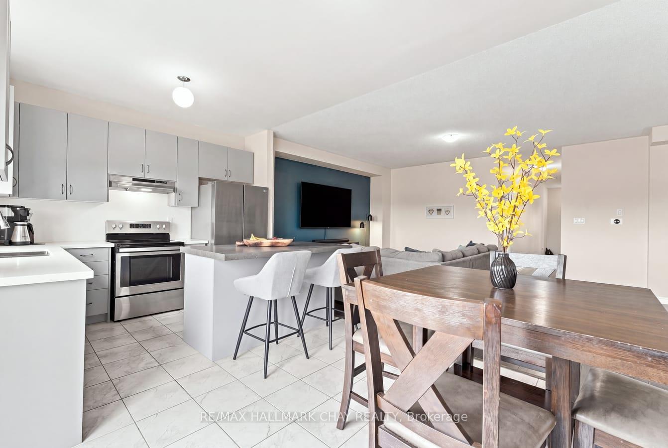 Photo 5 of 1146 Peelar Crescent, Innisfil, Lefroy — HOMEH