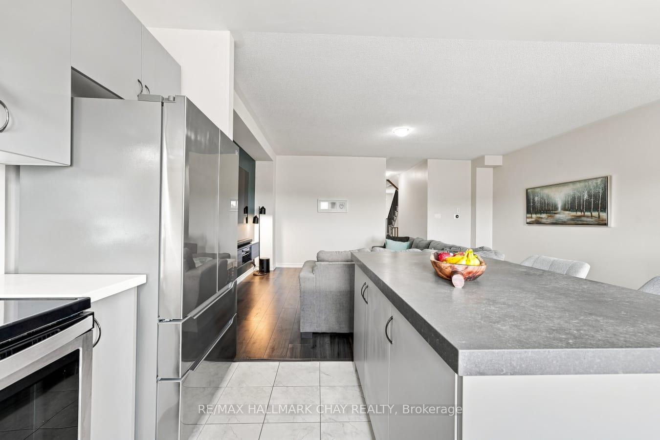 Photo 6 of 1146 Peelar Crescent, Innisfil, Lefroy — HOMEH