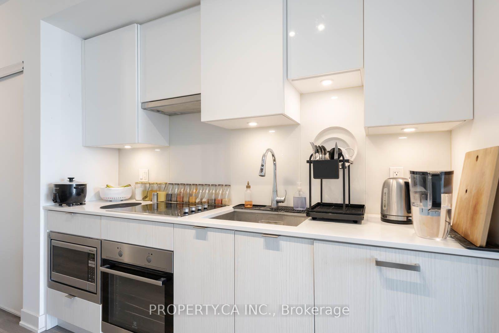 Photo 3 of Unit 2612, 99 Broadway Avenue, Toronto, Mount Pleasant West — HOMEH