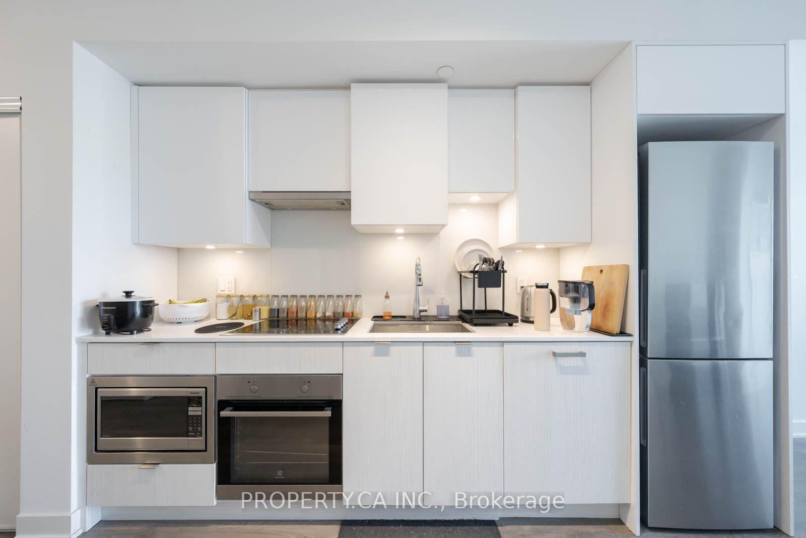 Photo 4 of Unit 2612, 99 Broadway Avenue, Toronto, Mount Pleasant West — HOMEH