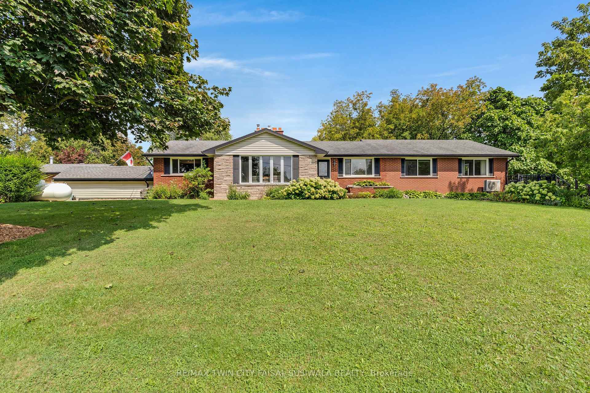 Photo 2 of 2172 Centre Road, Hamilton, Rural Flamborough — HOMEH