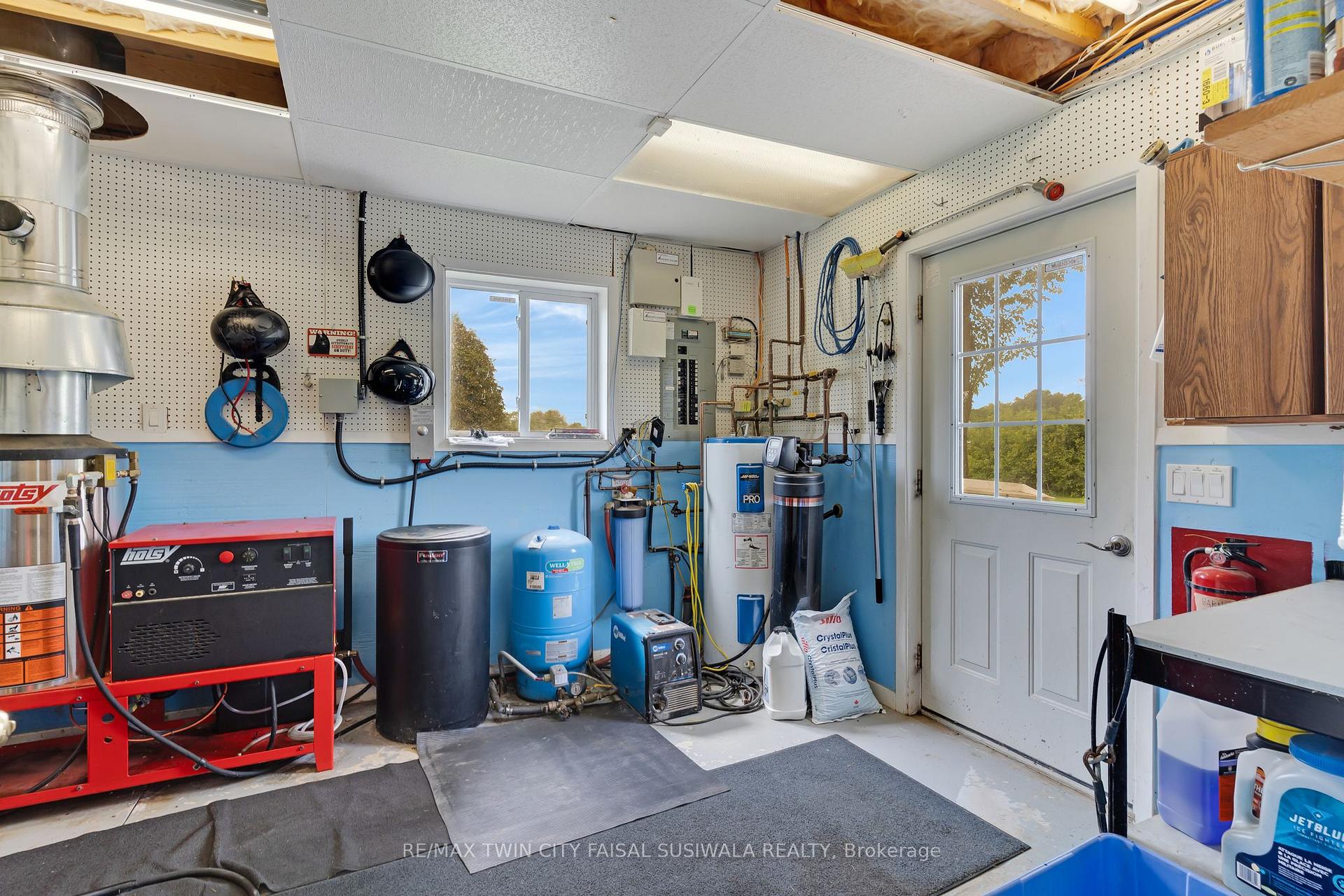Photo 13 of 2172 Centre Road, Hamilton, Rural Flamborough — HOMEH