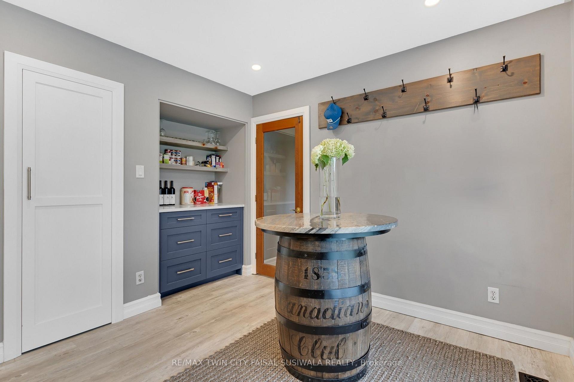 Photo 31 of 2172 Centre Road, Hamilton, Rural Flamborough — HOMEH