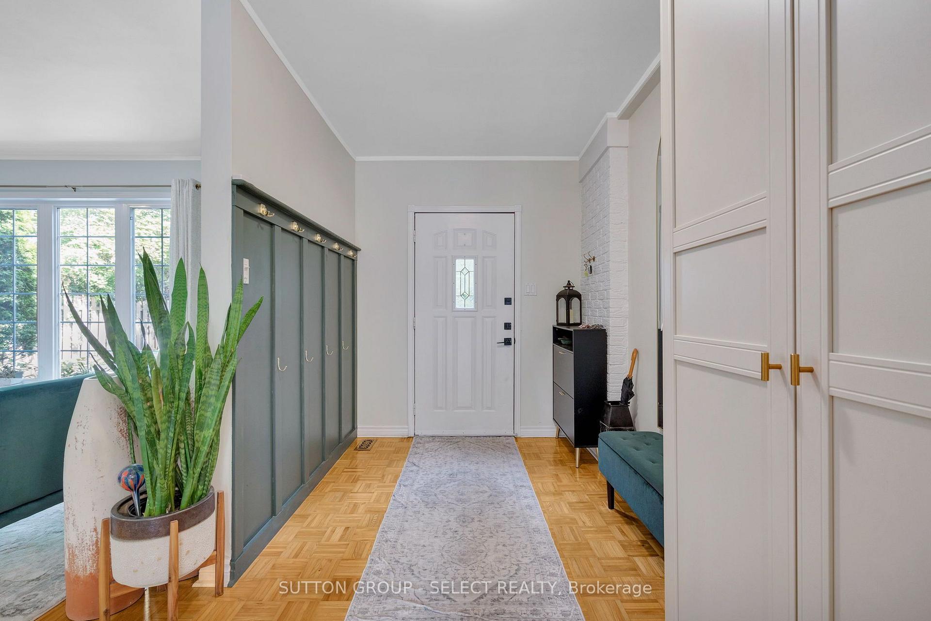 Photo 6 of 1129 Sunningdale Road E, London, North C — HOMEH