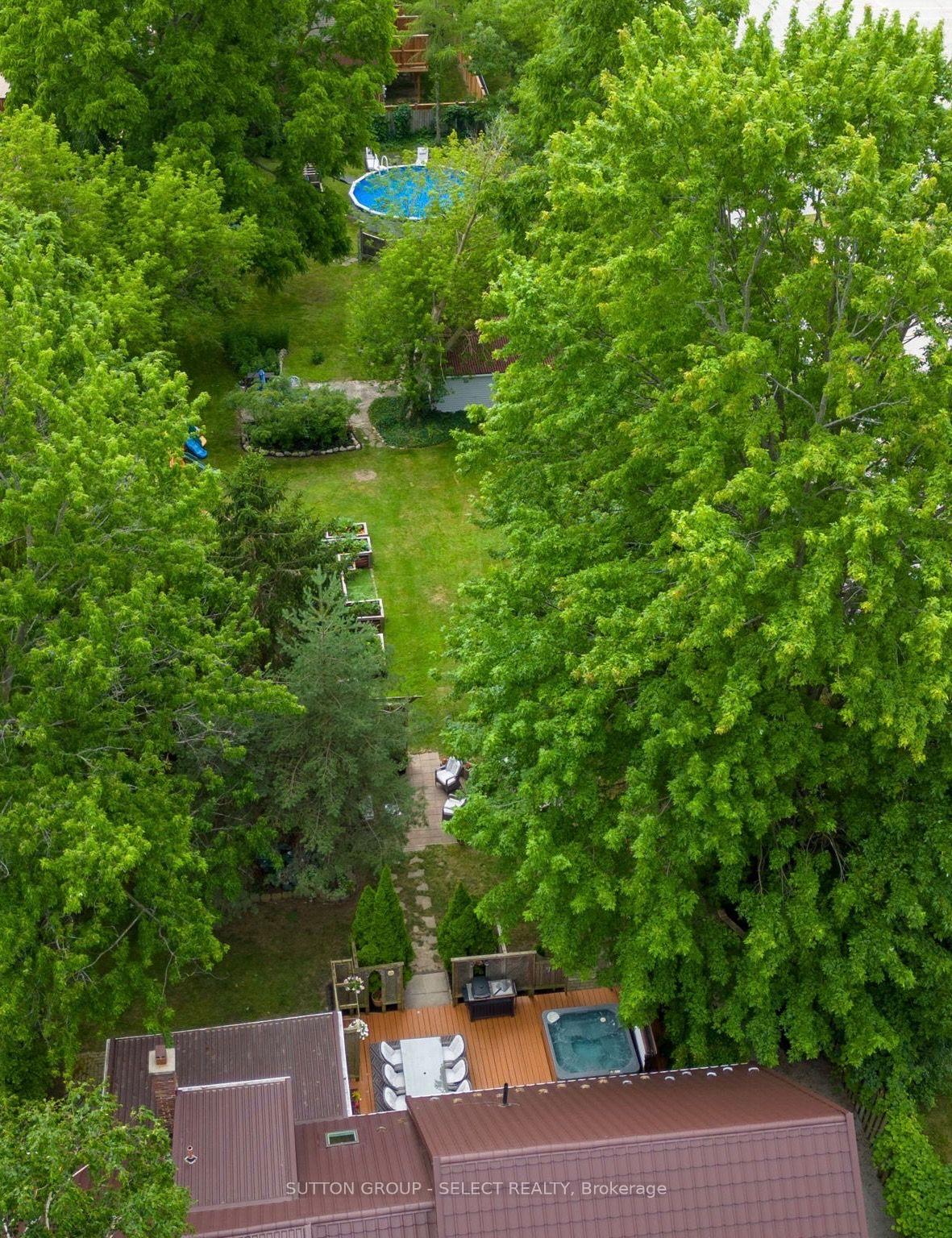 Photo 5 of 1129 Sunningdale Road E, London, North C — HOMEH