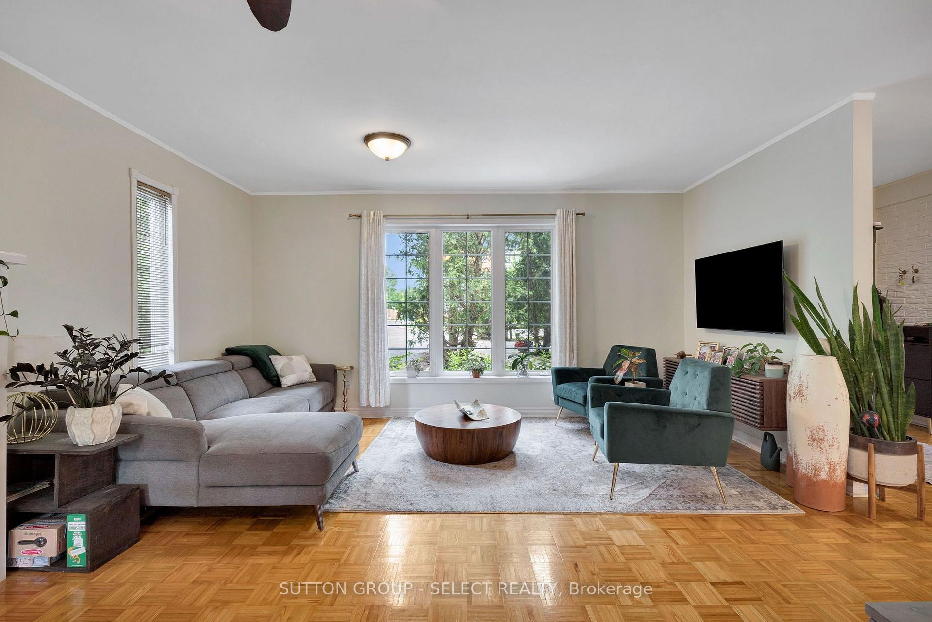 Photo 8 of 1129 Sunningdale Road E, London, North C — HOMEH