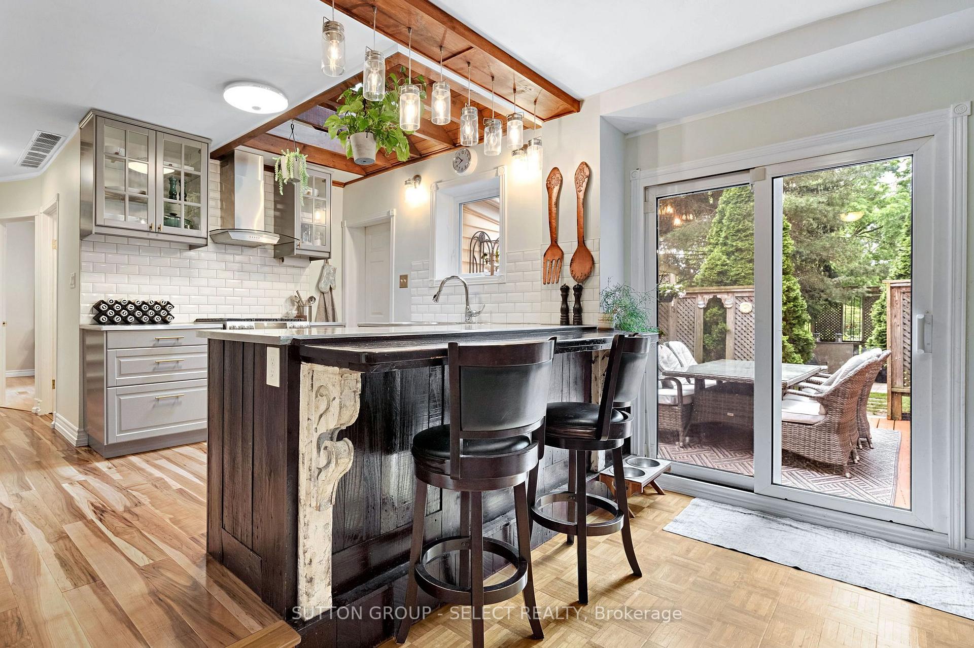 Photo 12 of 1129 Sunningdale Road E, London, North C — HOMEH