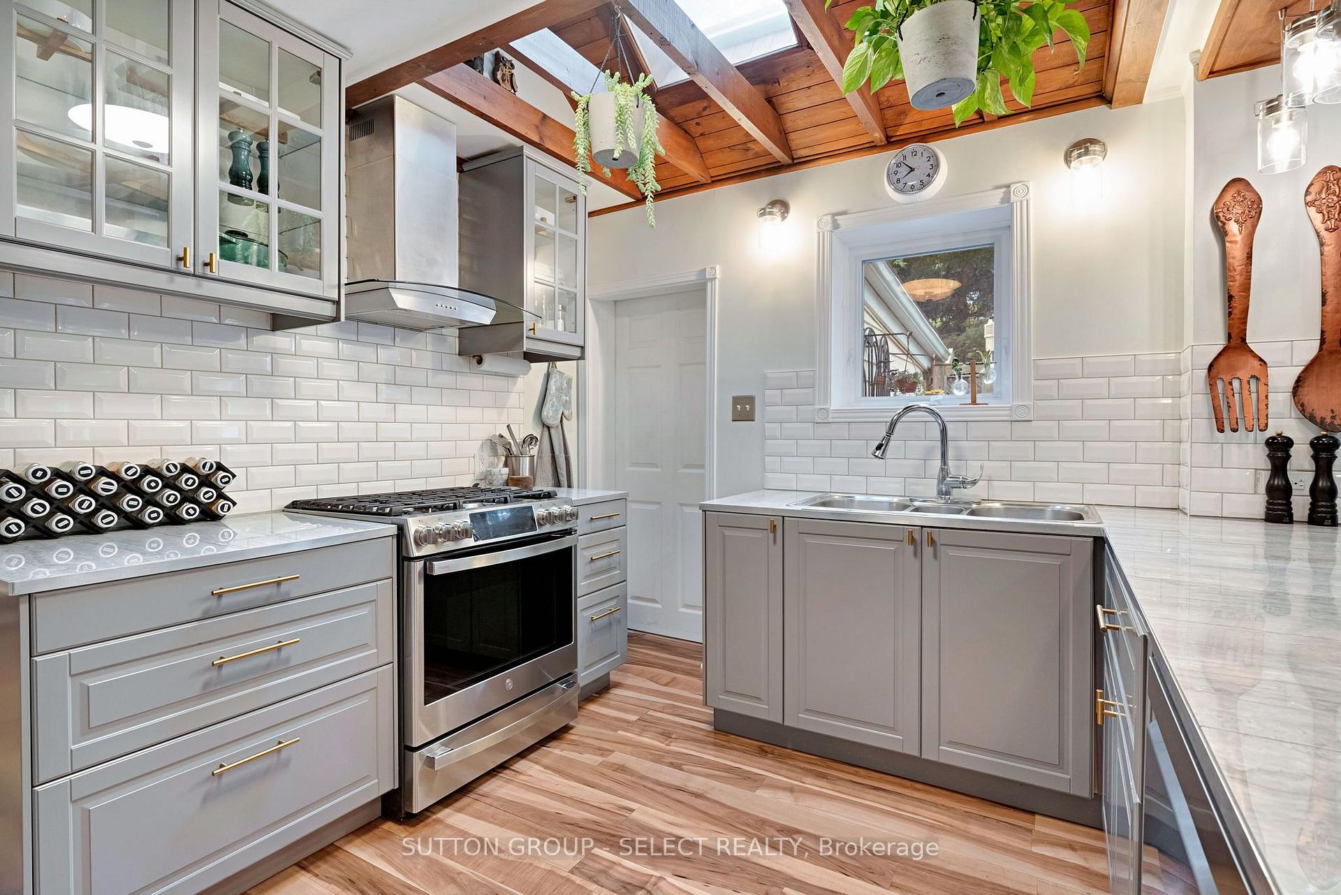 Photo 14 of 1129 Sunningdale Road E, London, North C — HOMEH