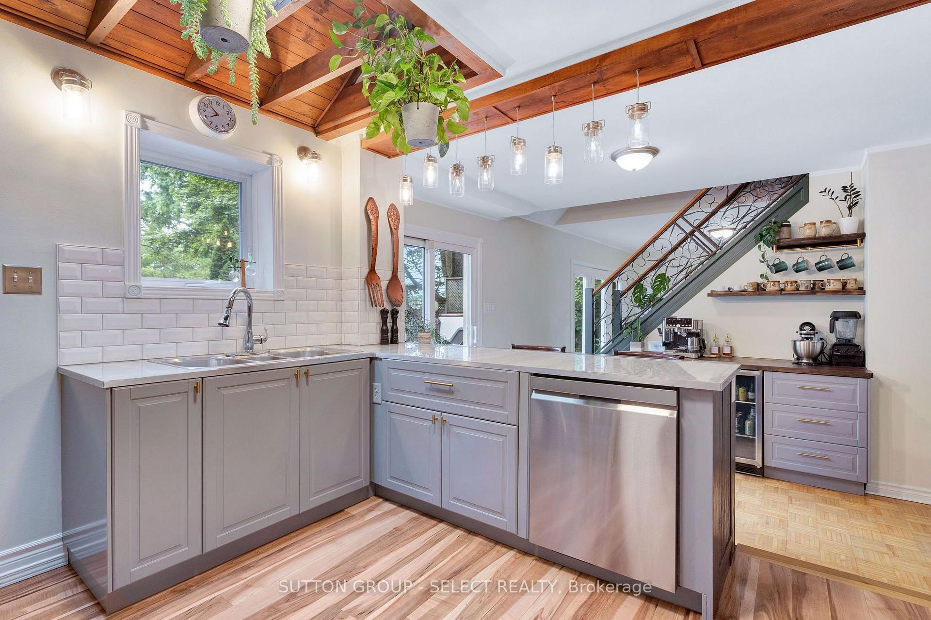 Photo 15 of 1129 Sunningdale Road E, London, North C — HOMEH