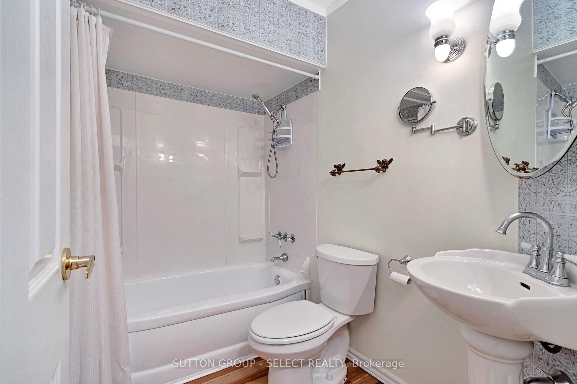 Photo 23 of 1129 Sunningdale Road E, London, North C — HOMEH