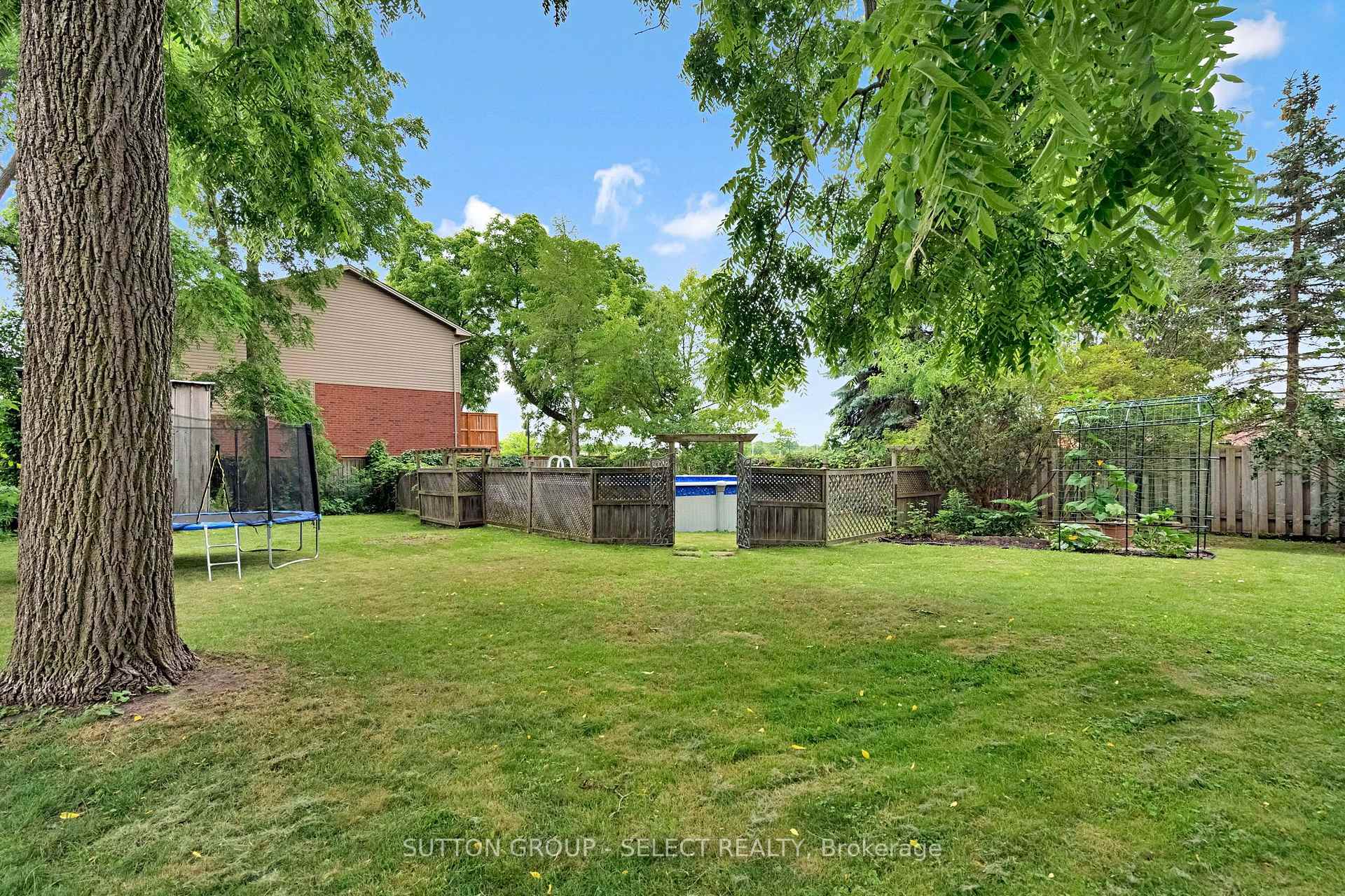 Photo 34 of 1129 Sunningdale Road E, London, North C — HOMEH