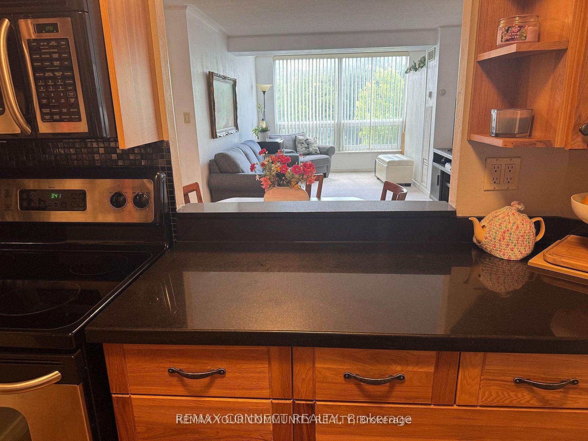 Photo 1 of Unit 221, 326 Major Mackenzie Drive E, Richmond Hill, Crosby — HOMEH