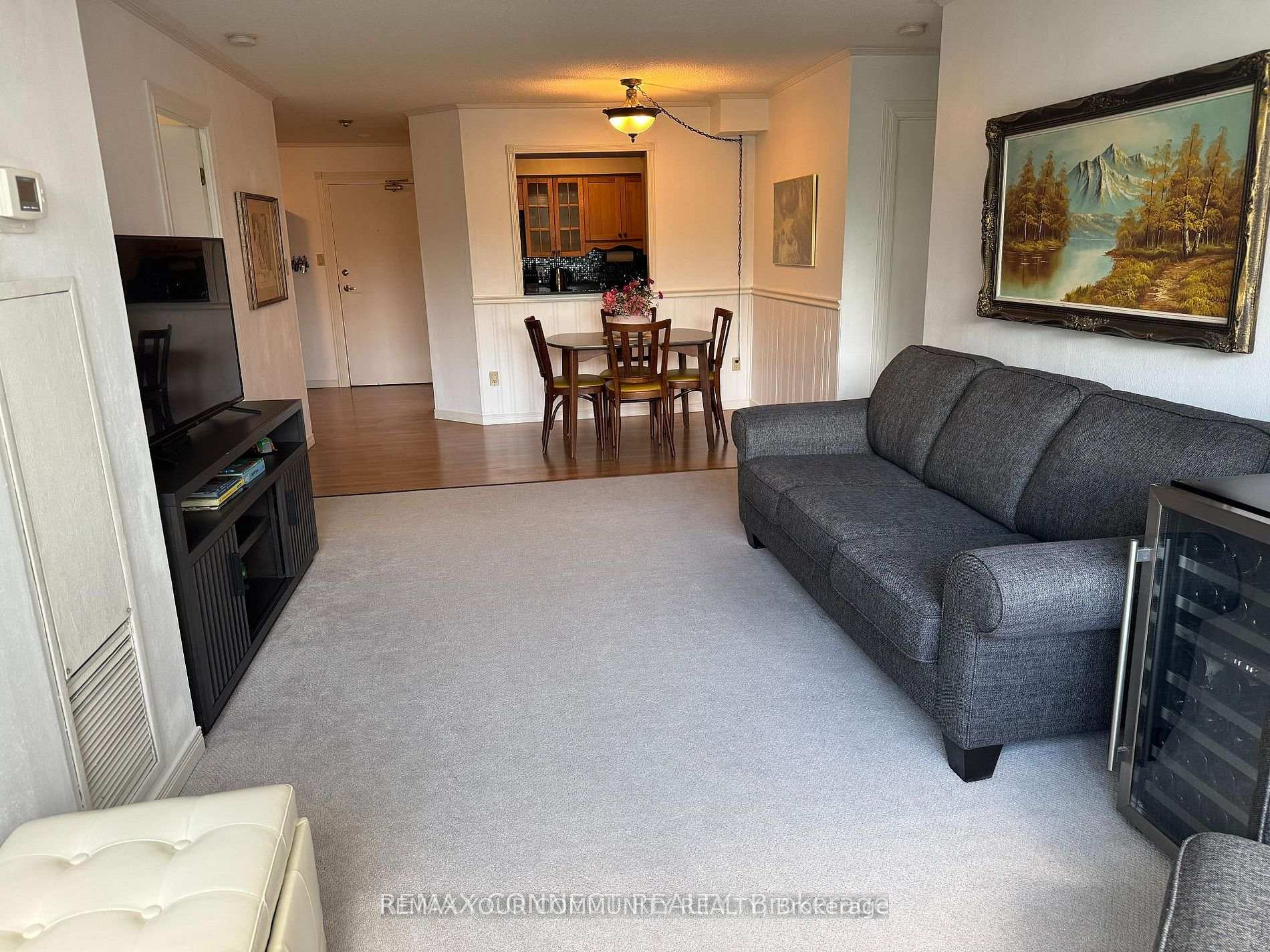 Photo 3 of Unit 221, 326 Major Mackenzie Drive E, Richmond Hill, Crosby — HOMEH