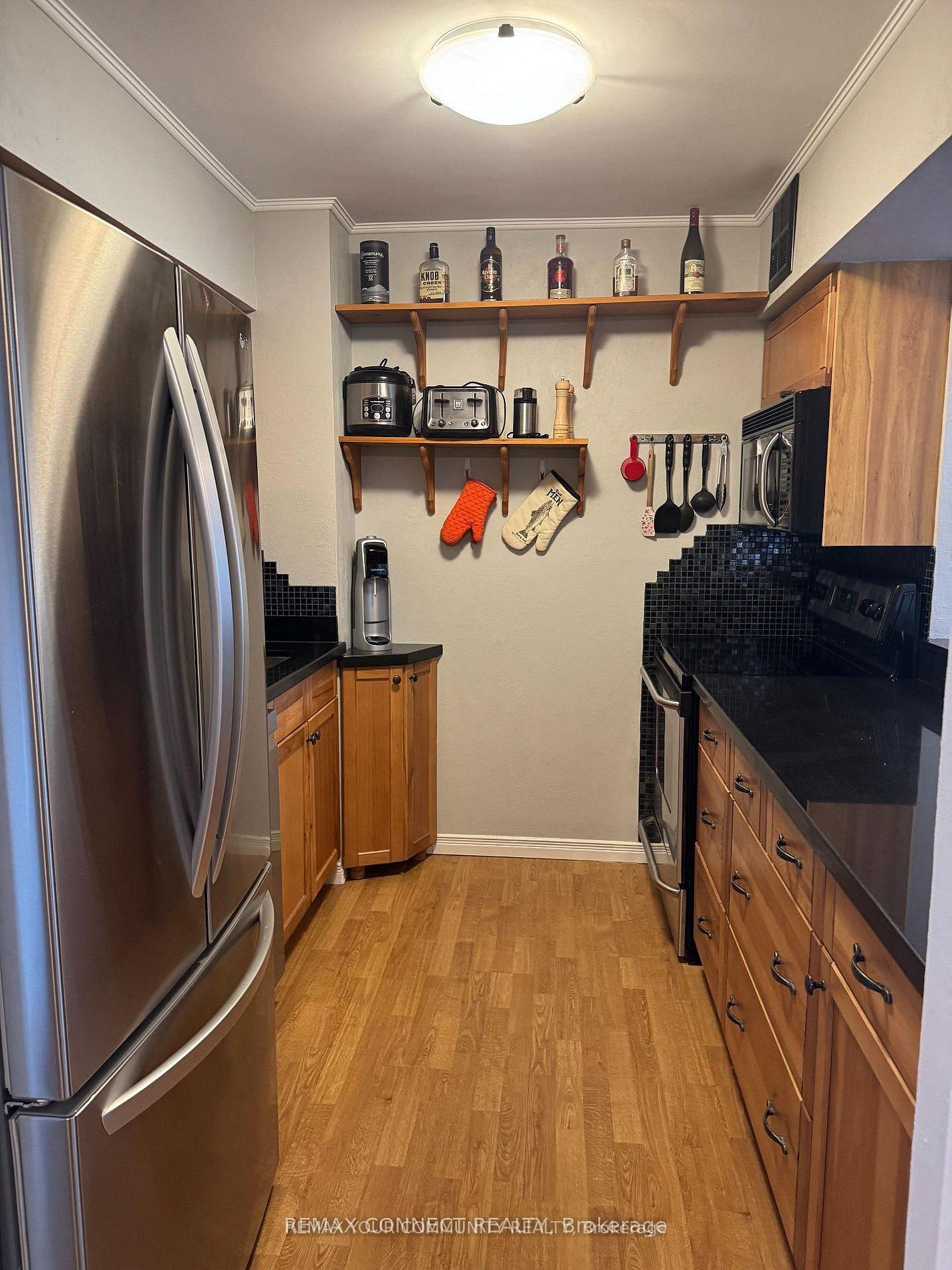 Photo 5 of Unit 221, 326 Major Mackenzie Drive E, Richmond Hill, Crosby — HOMEH