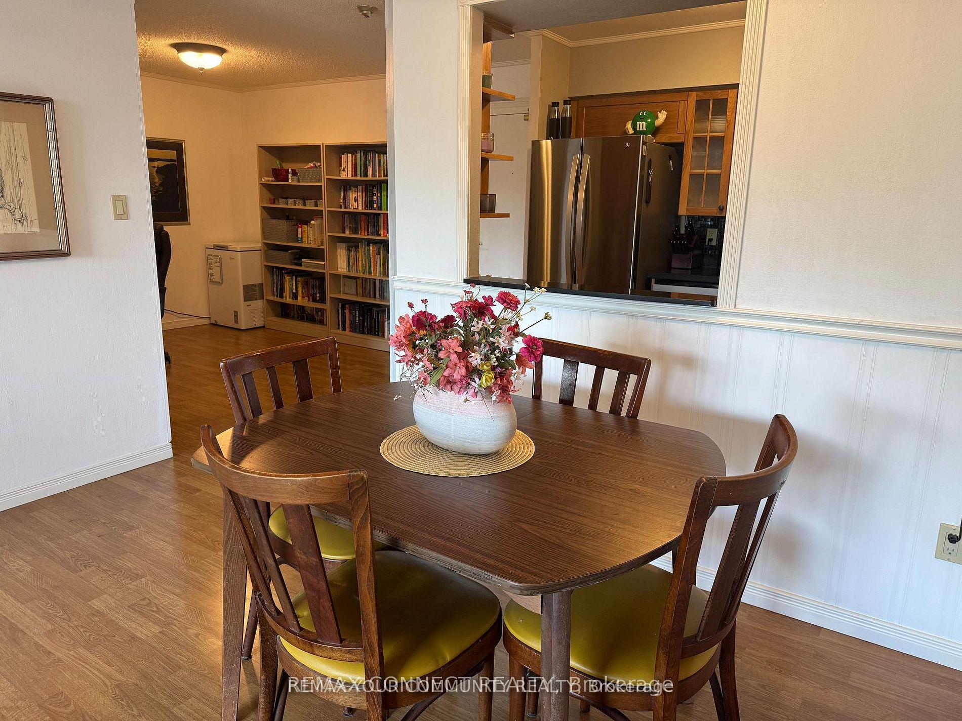 Photo 6 of Unit 221, 326 Major Mackenzie Drive E, Richmond Hill, Crosby — HOMEH