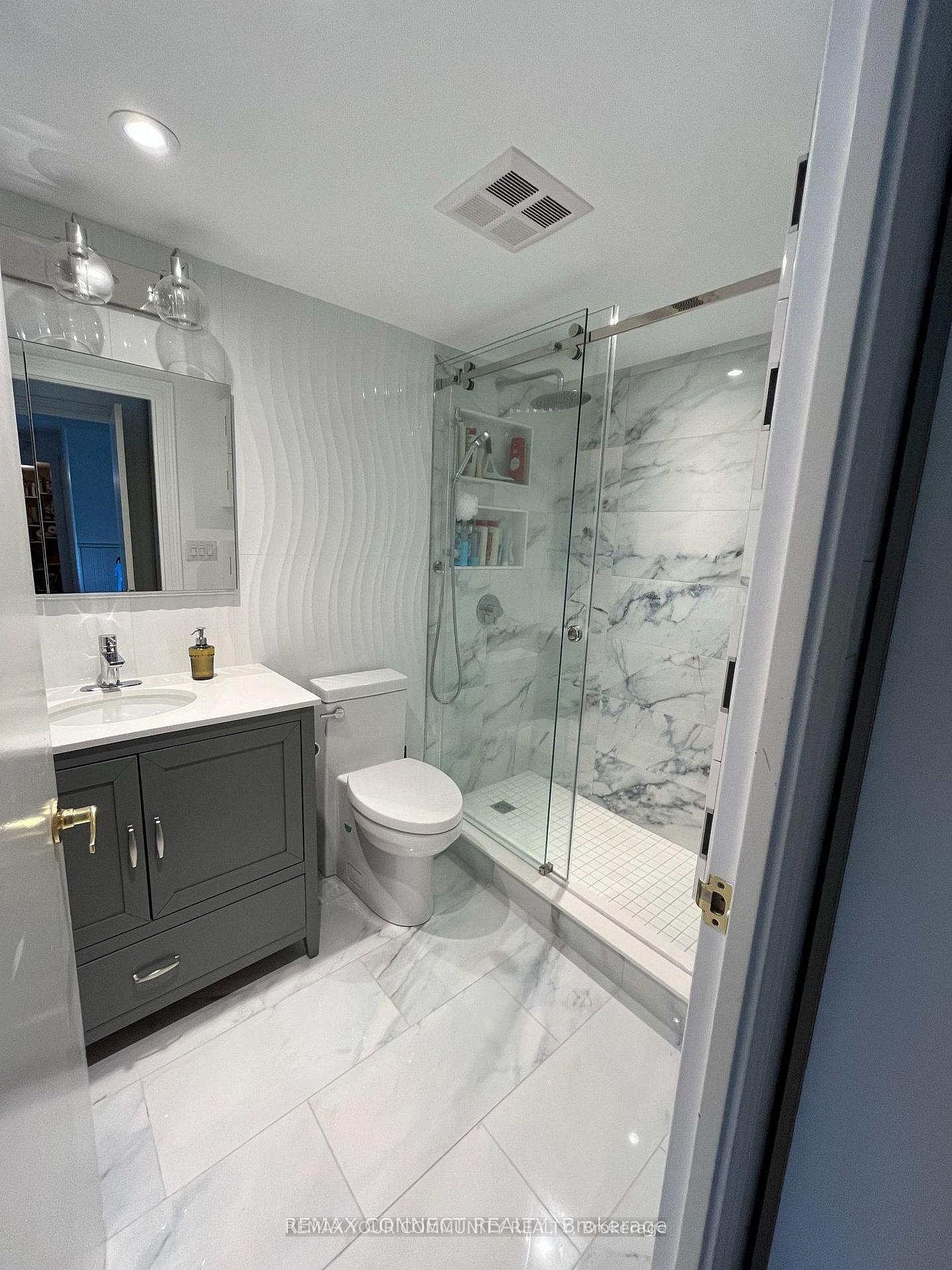 Photo 10 of Unit 221, 326 Major Mackenzie Drive E, Richmond Hill, Crosby — HOMEH