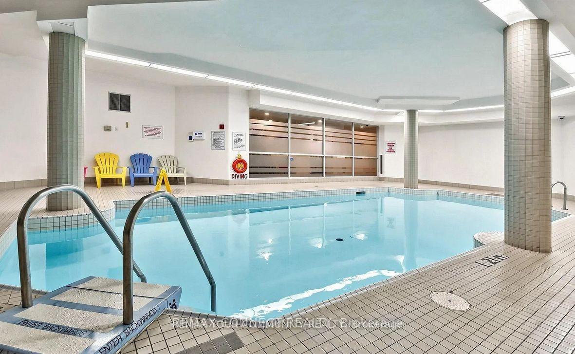 Photo 13 of Unit 221, 326 Major Mackenzie Drive E, Richmond Hill, Crosby — HOMEH