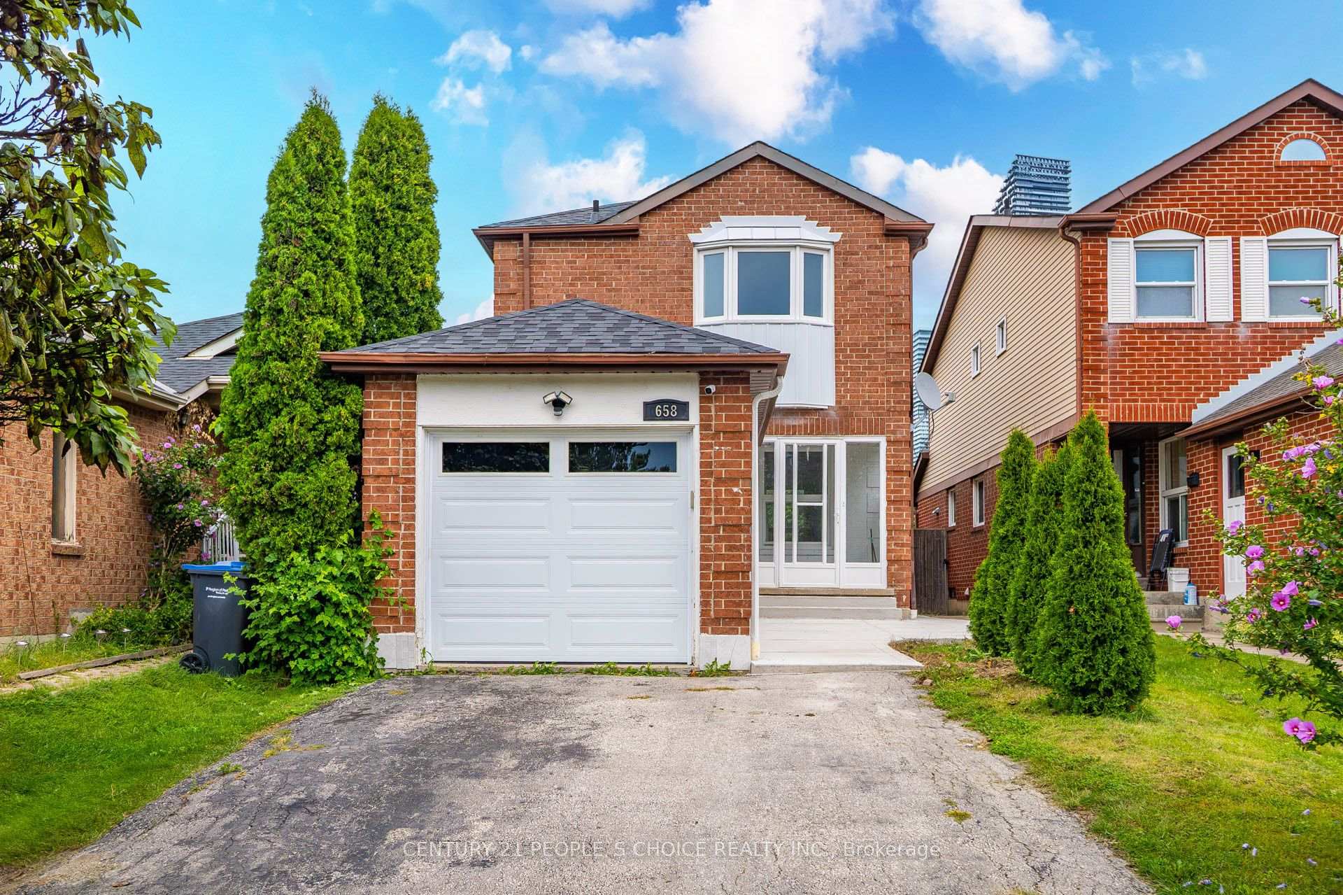 Photo 2 of 658 Galloway Crescent, Mississauga, Creditview — HOMEH