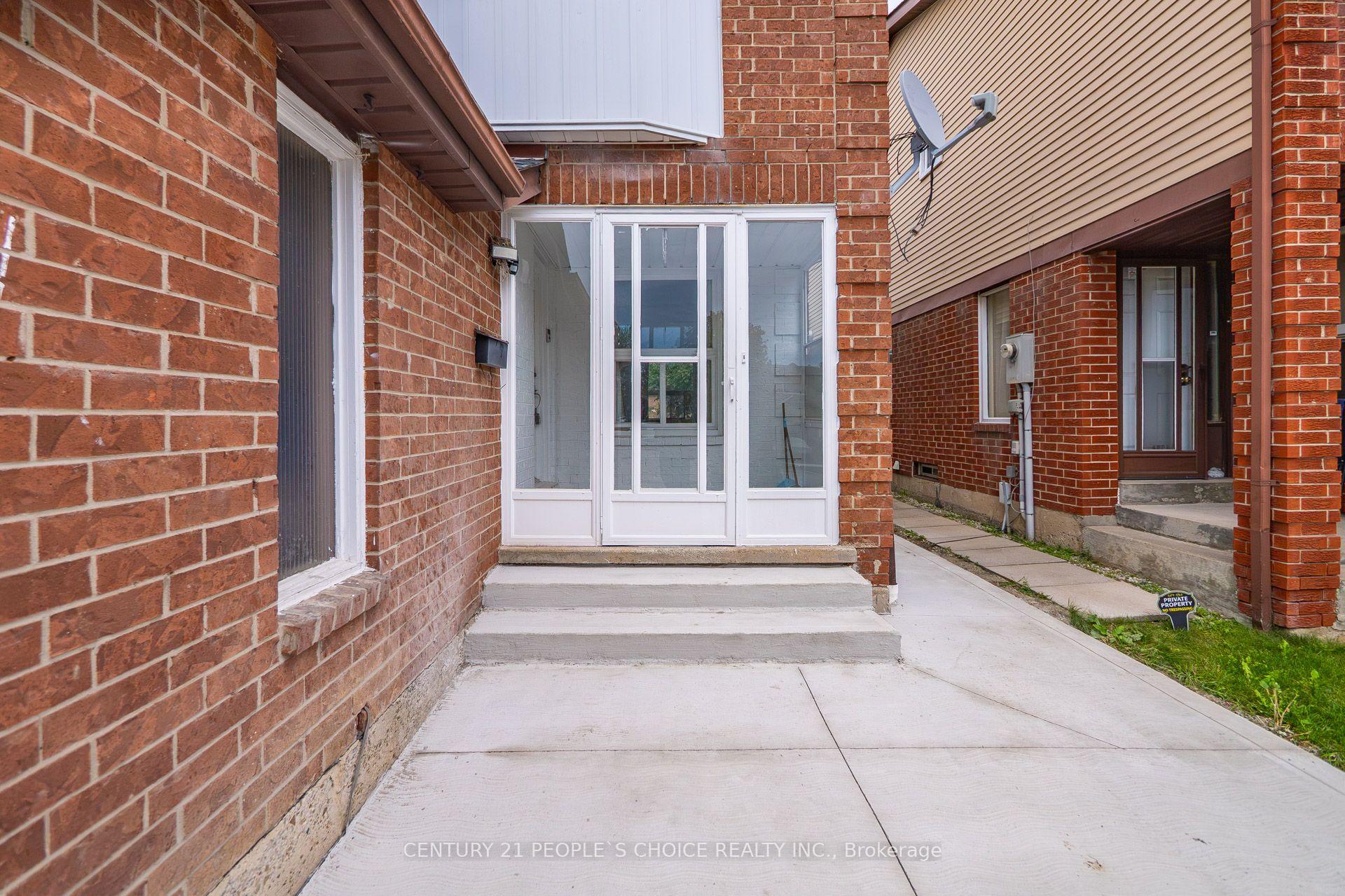 Photo 4 of 658 Galloway Crescent, Mississauga, Creditview — HOMEH