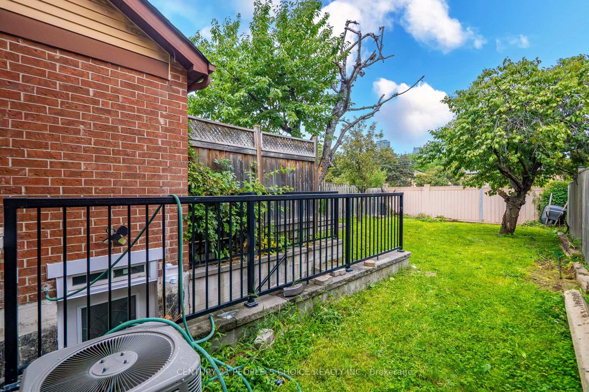 Photo 46 of 658 Galloway Crescent, Mississauga, Creditview — HOMEH
