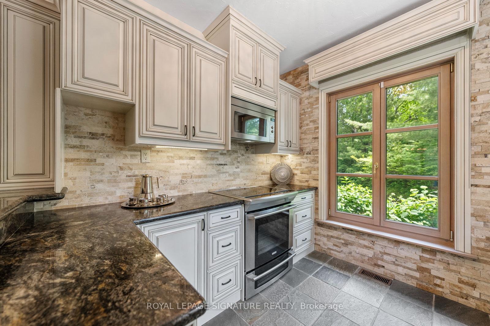 Photo 12 of 30 Kingswood Drive, King, Rural King — HOMEH