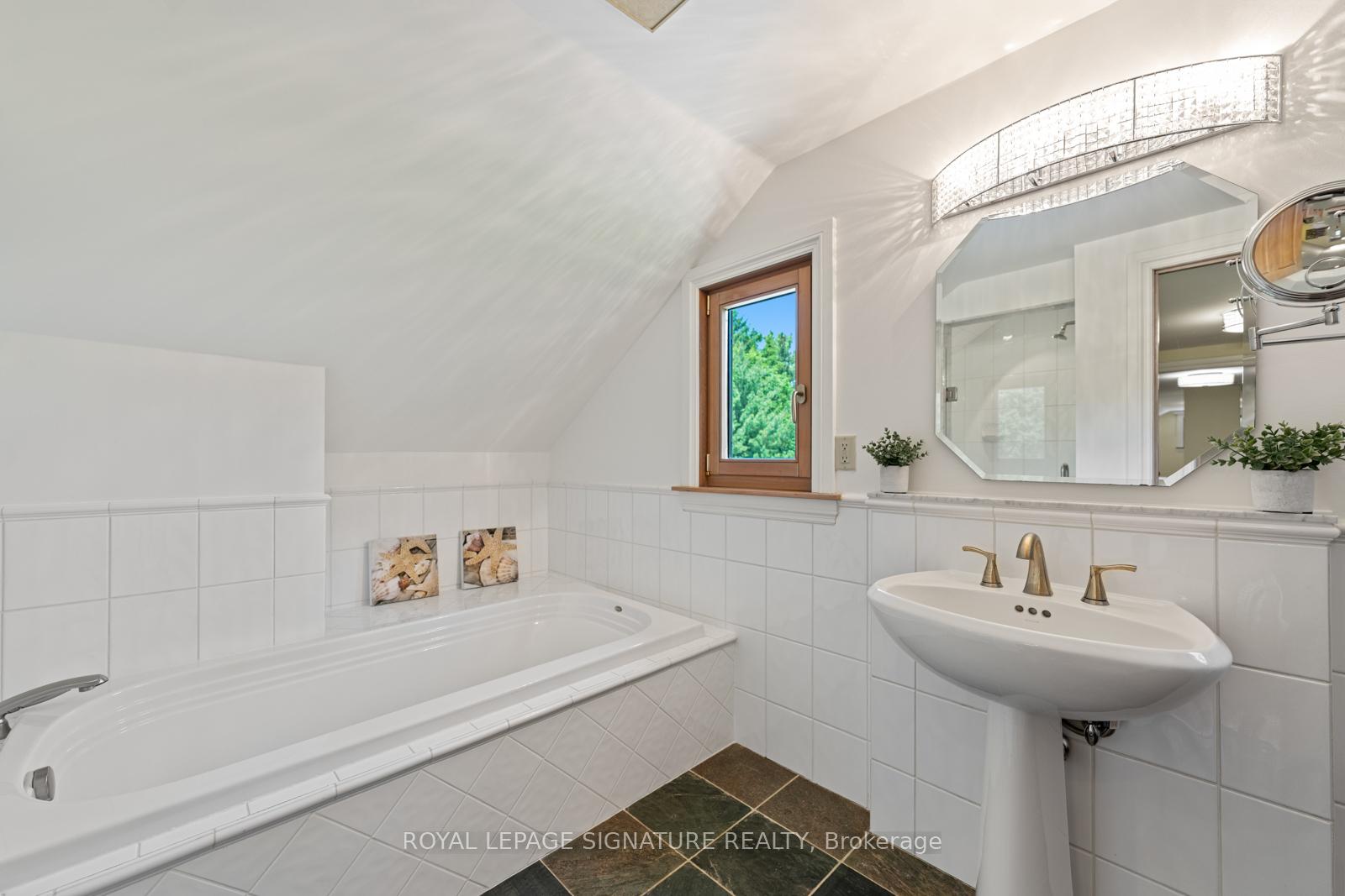 Photo 28 of 30 Kingswood Drive, King, Rural King — HOMEH