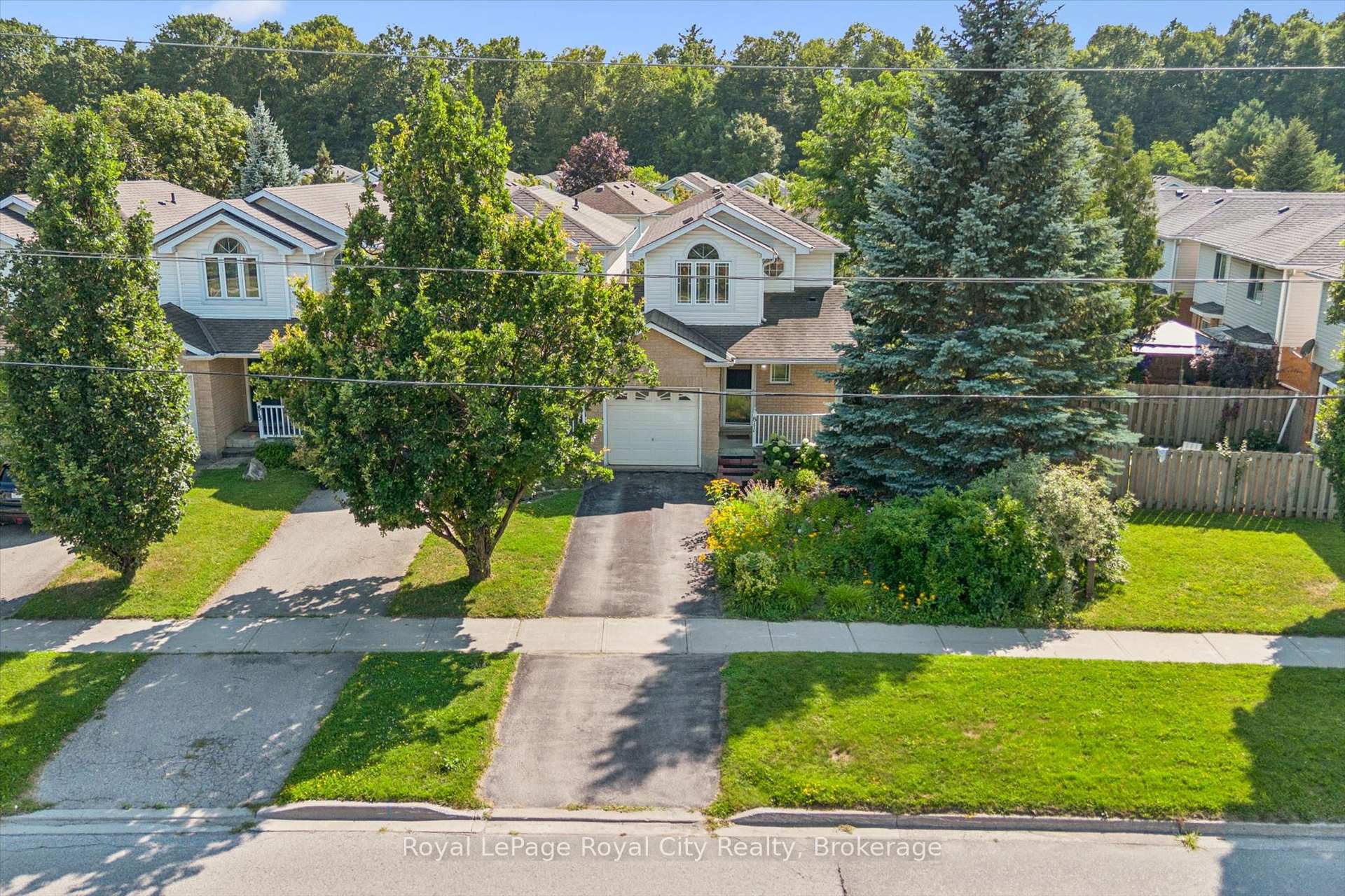 Photo 2 of 811 Edinburgh Road S, Guelph, Kortright West — HOMEH