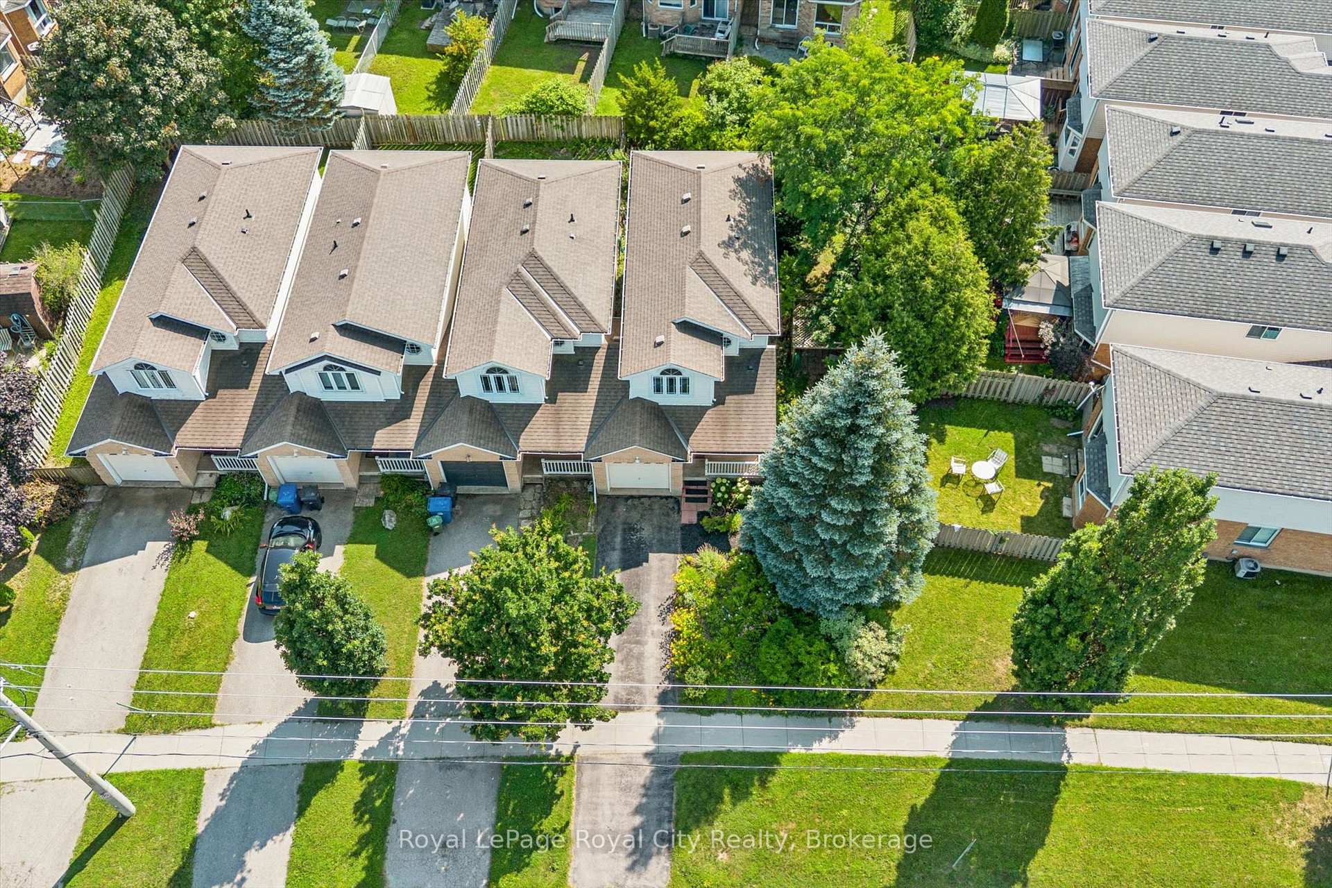 Photo 4 of 811 Edinburgh Road S, Guelph, Kortright West — HOMEH