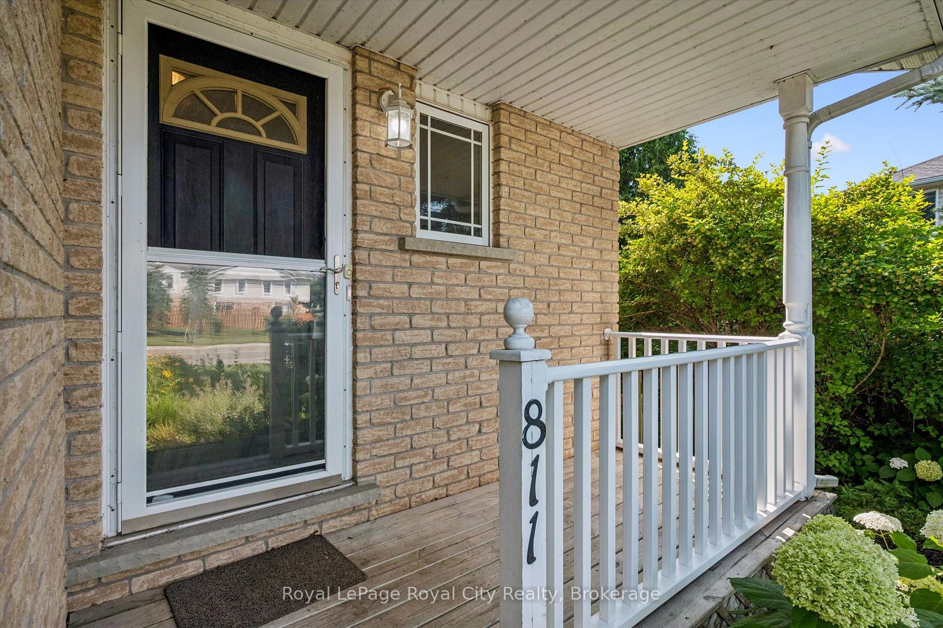 Photo 8 of 811 Edinburgh Road S, Guelph, Kortright West — HOMEH