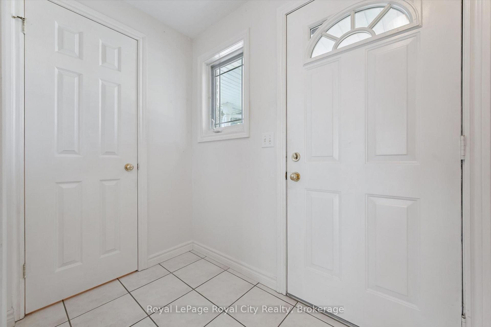 Photo 9 of 811 Edinburgh Road S, Guelph, Kortright West — HOMEH