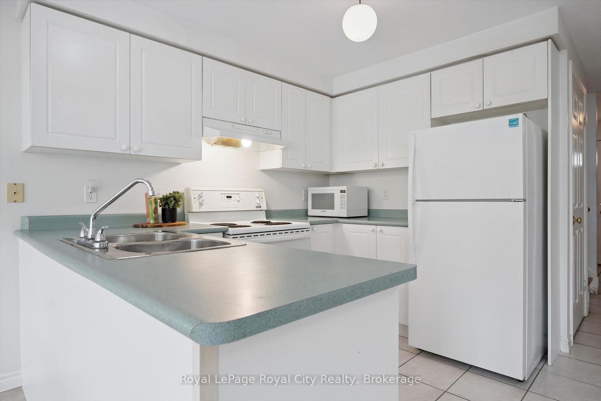 Photo 23 of 811 Edinburgh Road S, Guelph, Kortright West — HOMEH