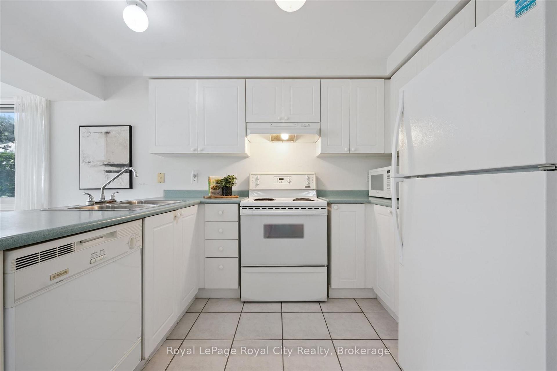 Photo 26 of 811 Edinburgh Road S, Guelph, Kortright West — HOMEH