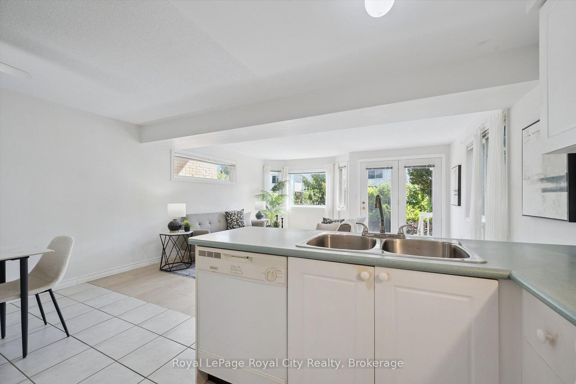 Photo 28 of 811 Edinburgh Road S, Guelph, Kortright West — HOMEH