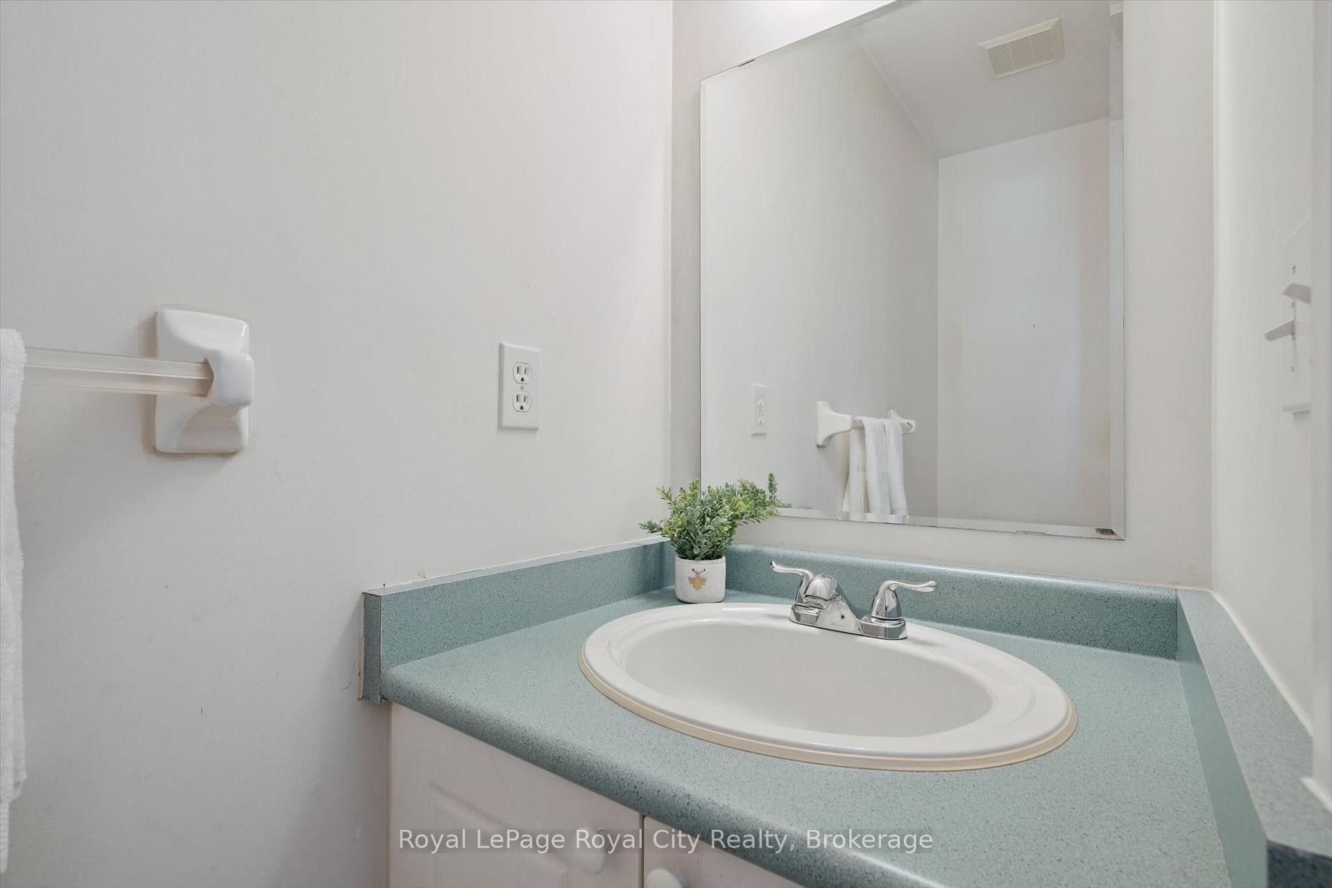 Photo 29 of 811 Edinburgh Road S, Guelph, Kortright West — HOMEH