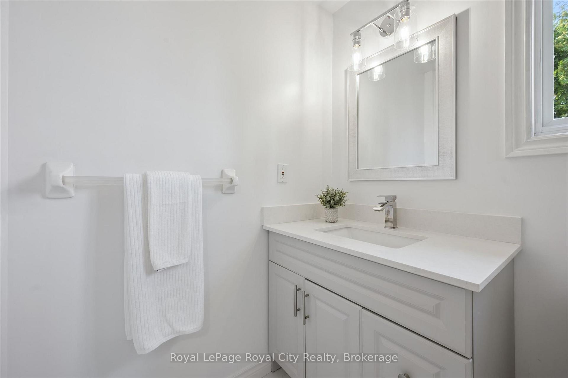 Photo 36 of 811 Edinburgh Road S, Guelph, Kortright West — HOMEH