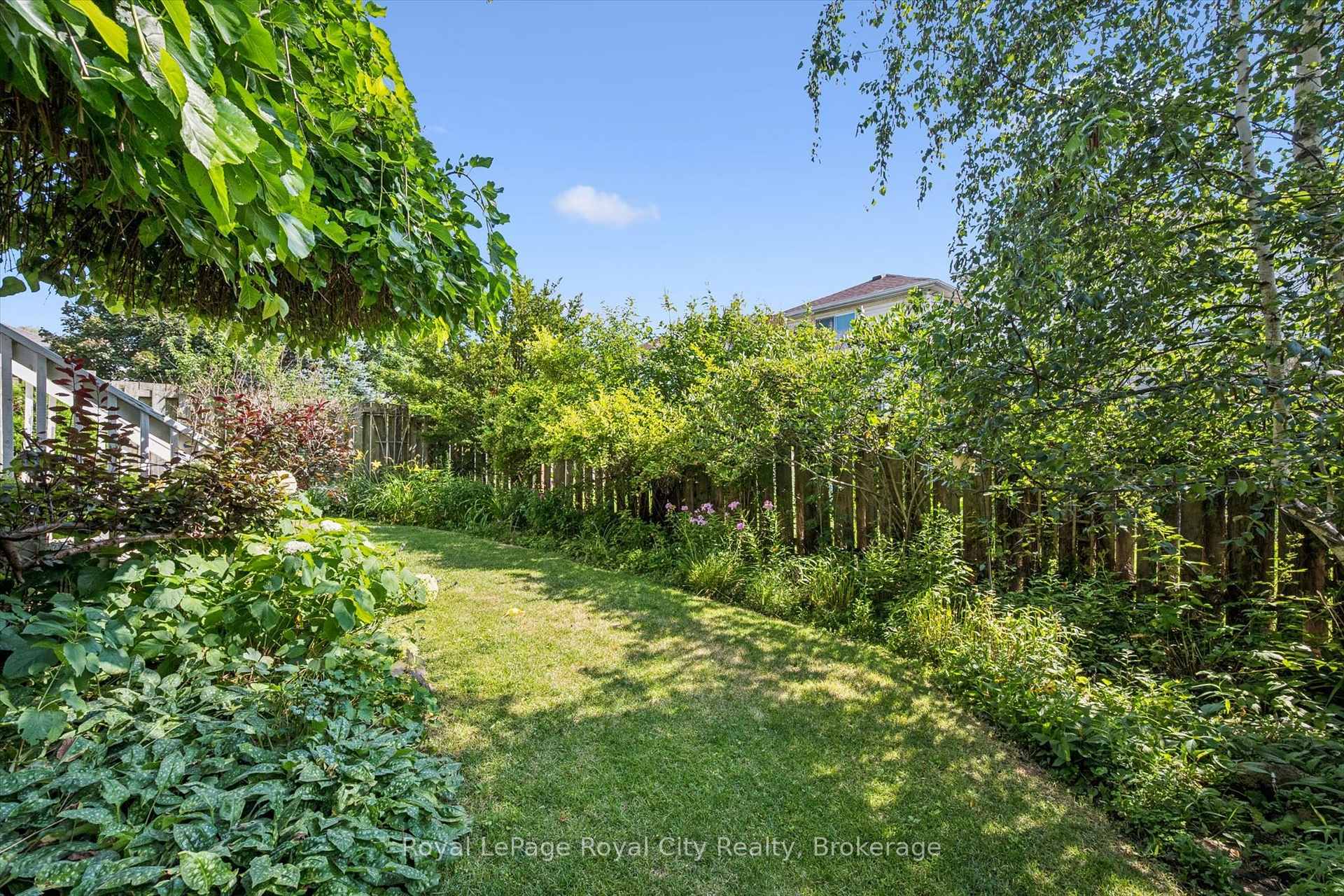 Photo 38 of 811 Edinburgh Road S, Guelph, Kortright West — HOMEH