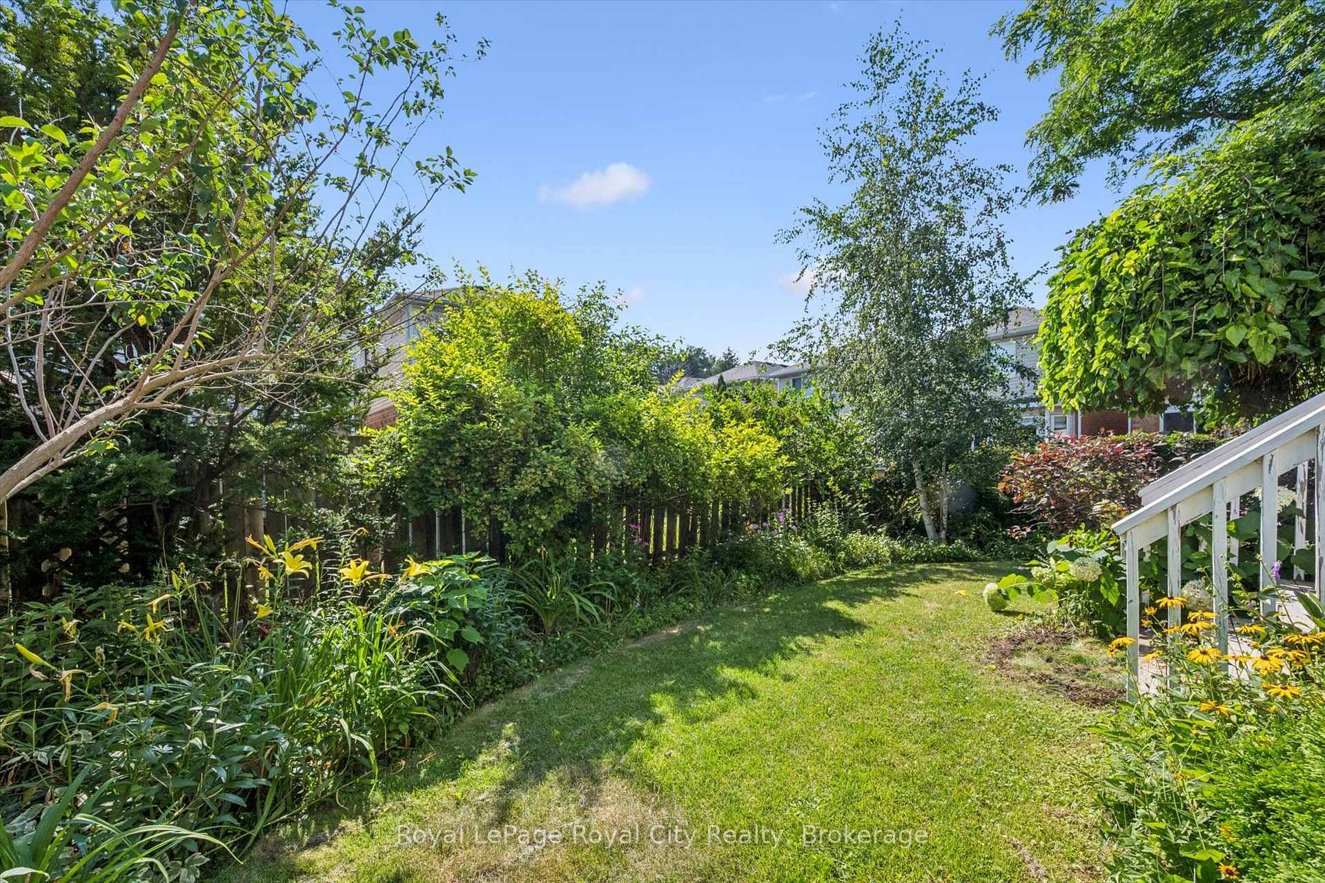 Photo 39 of 811 Edinburgh Road S, Guelph, Kortright West — HOMEH