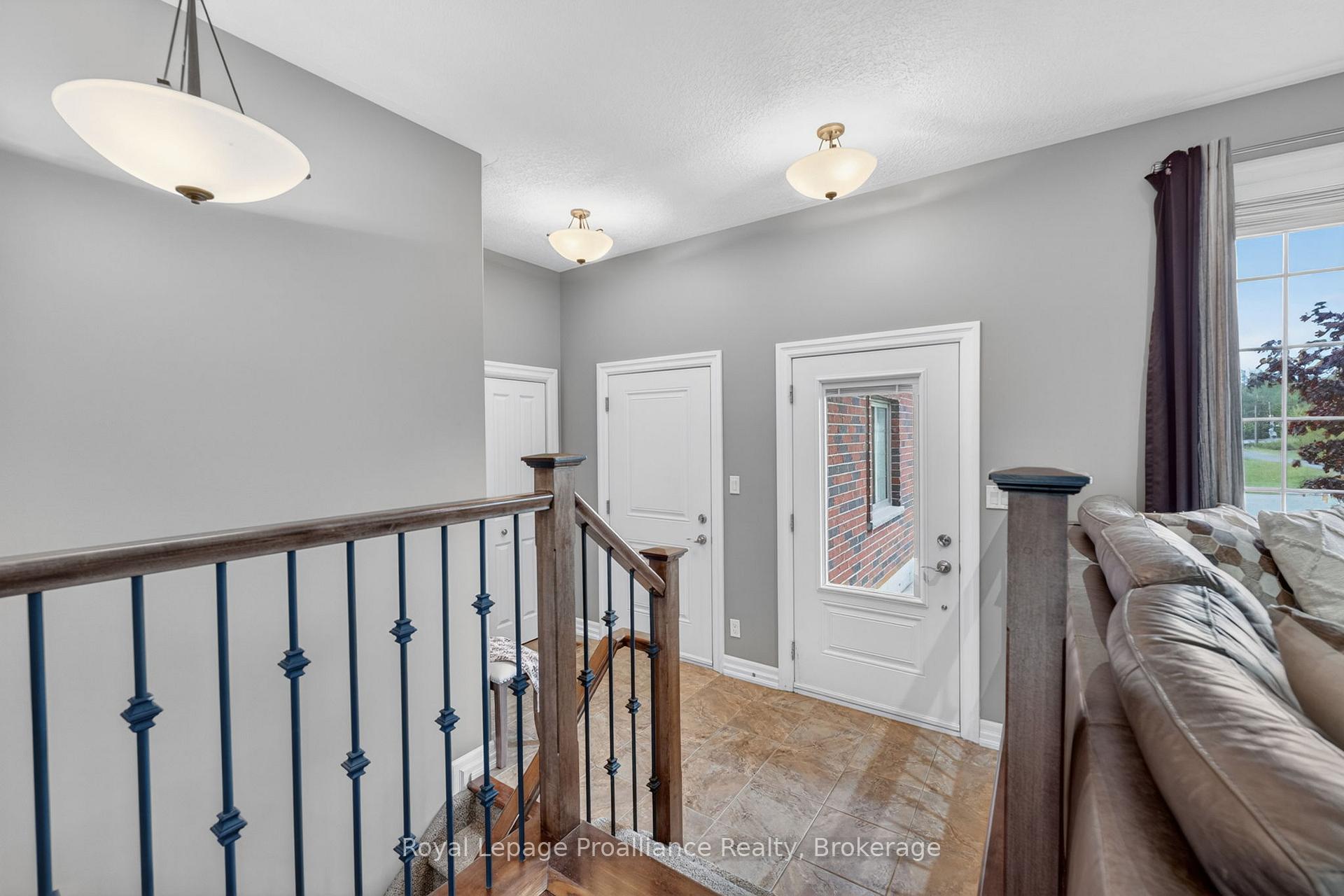 Photo 4 of 32 Aspen Drive, Quinte West, Murray Ward — HOMEH