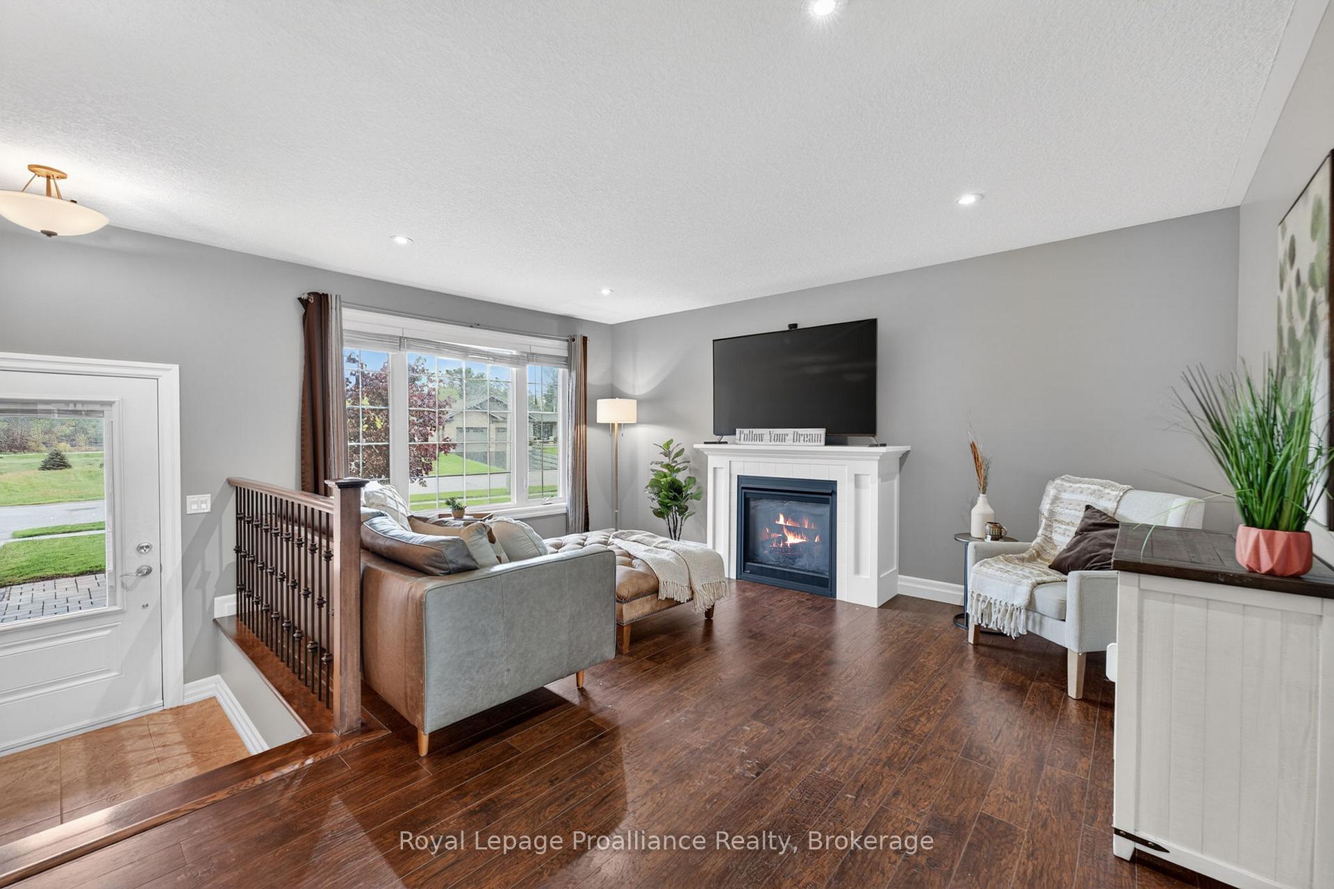 Photo 5 of 32 Aspen Drive, Quinte West, Murray Ward — HOMEH