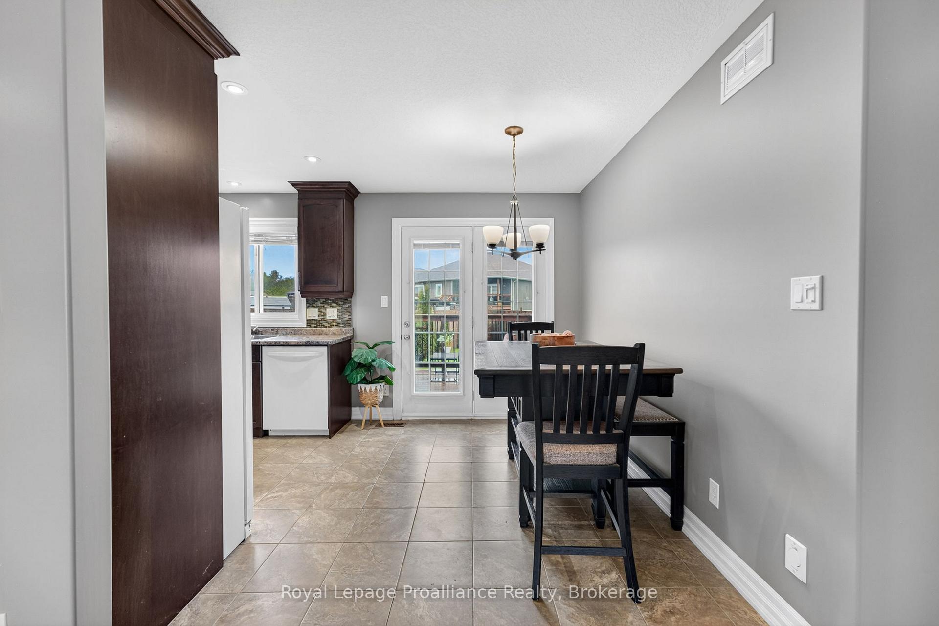 Photo 7 of 32 Aspen Drive, Quinte West, Murray Ward — HOMEH