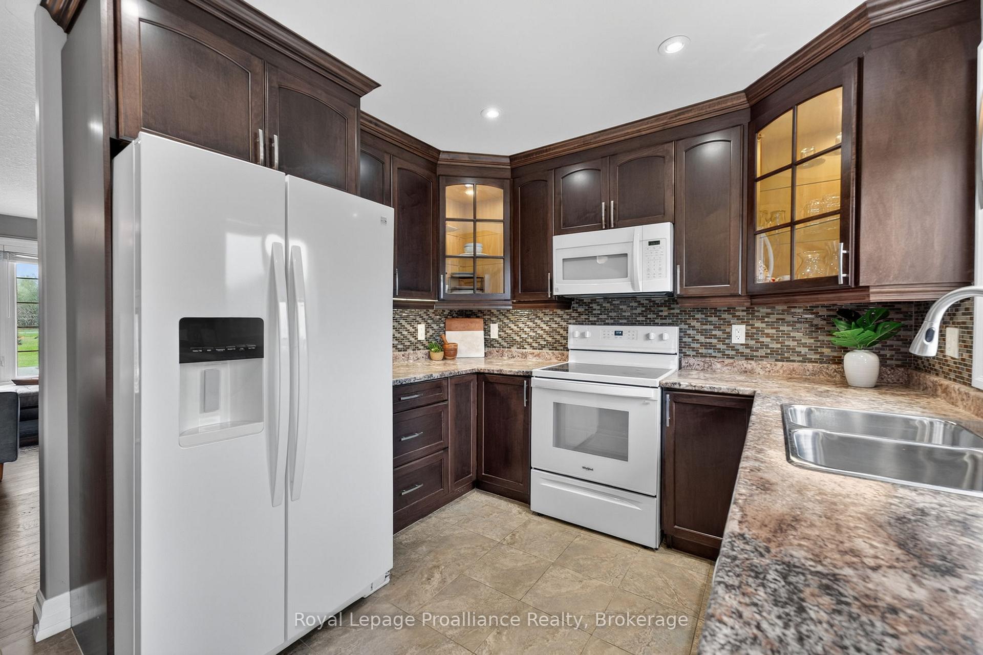 Photo 9 of 32 Aspen Drive, Quinte West, Murray Ward — HOMEH