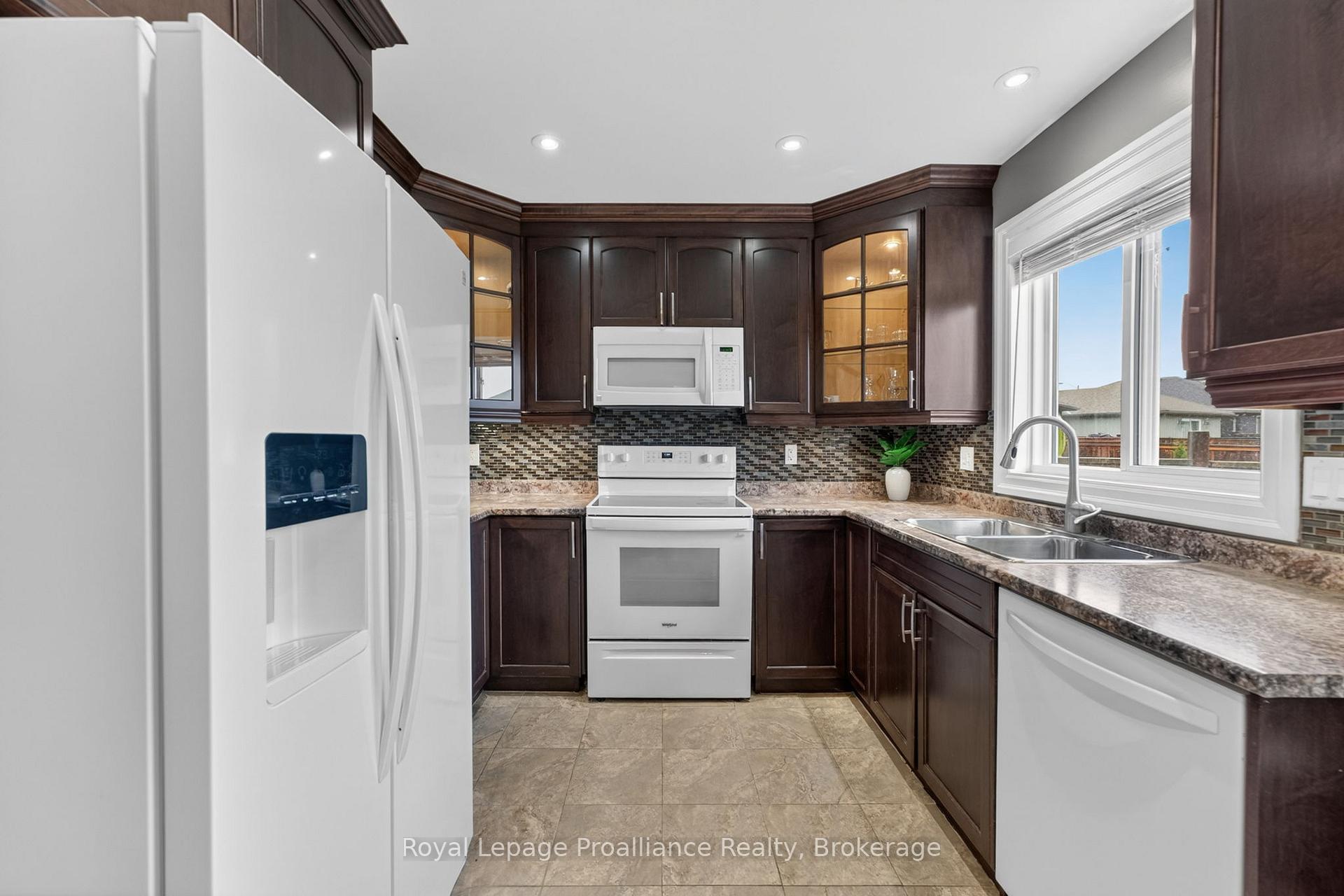 Photo 11 of 32 Aspen Drive, Quinte West, Murray Ward — HOMEH