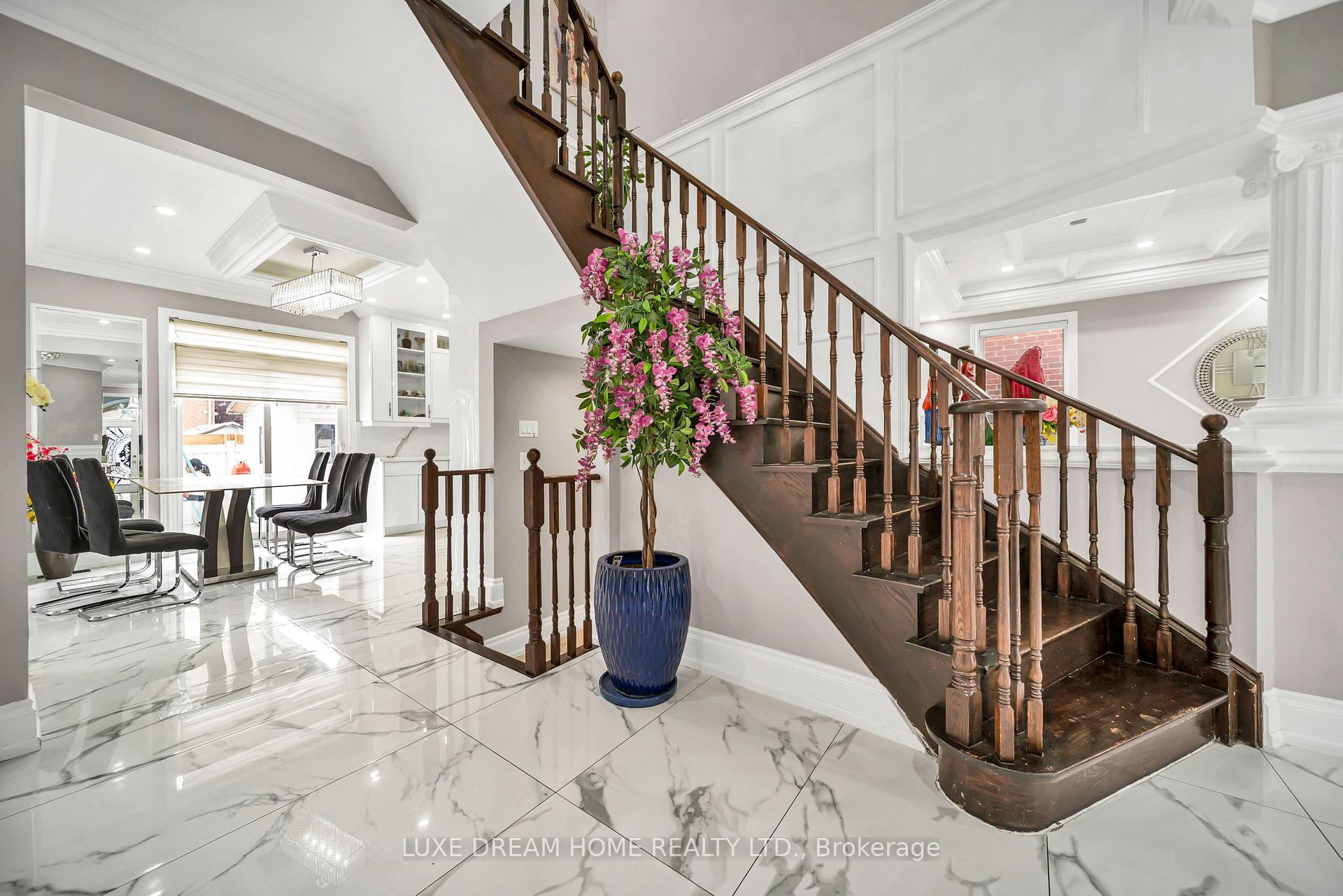 Photo 4 of 16 Powell Drive E, Brampton, Sandringham-Wellington — HOMEH